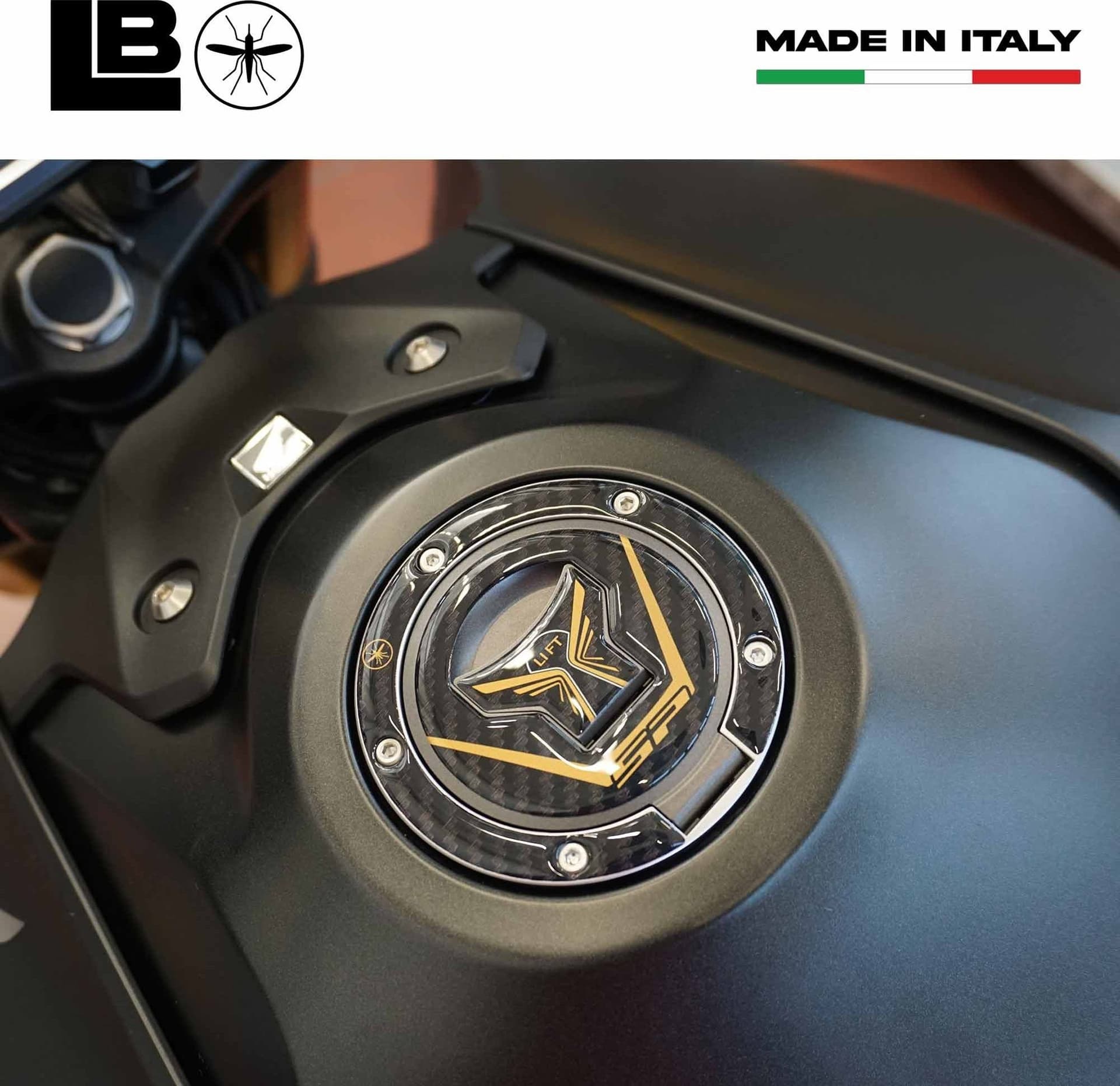 Adesivo 3D Protezione Tappo Serbatoio compatibile con Honda Hornet 1000 2025 in Decalcomanie adesivi e magneti LabelBike - Bibbiano, commercioVirtuoso.it