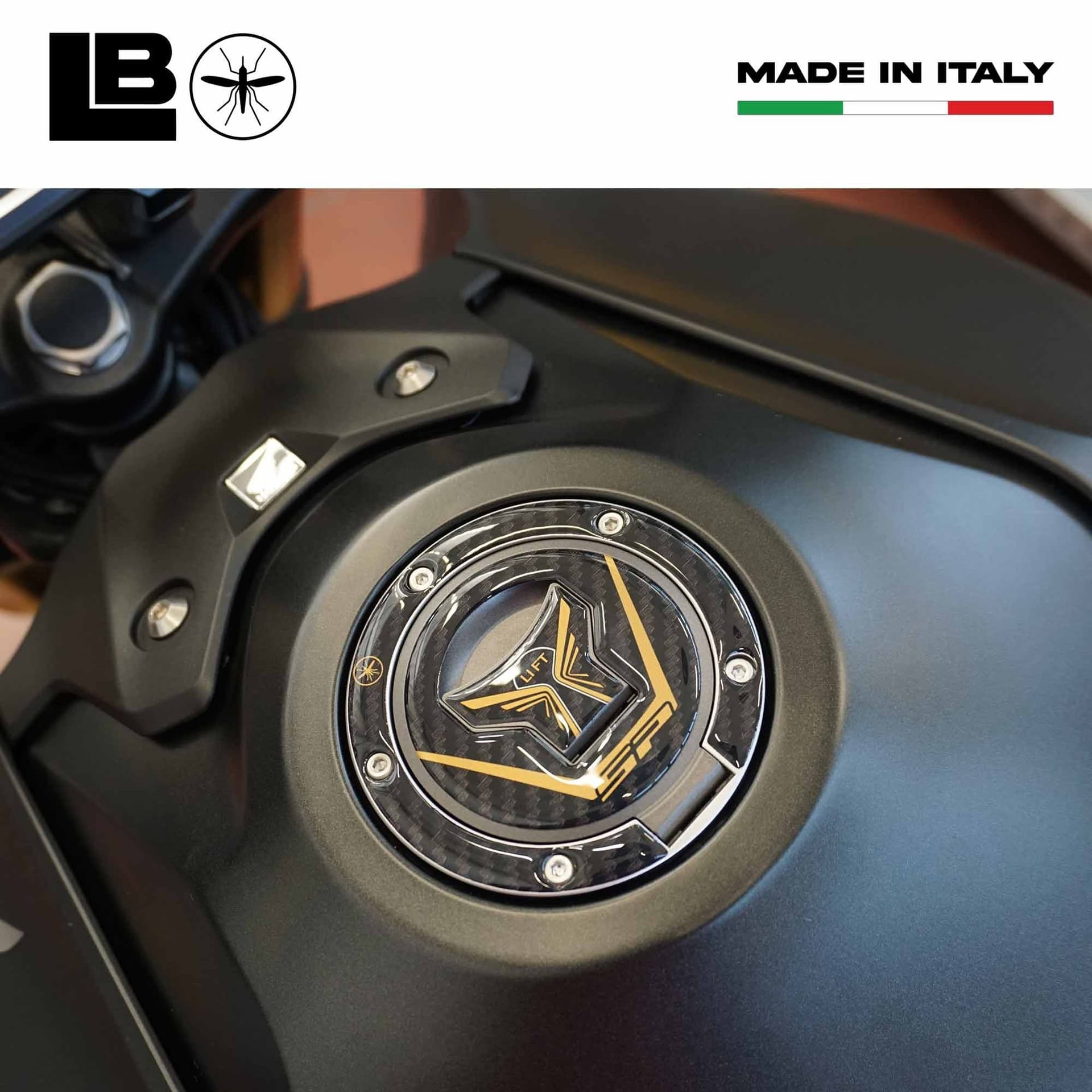 Adesivo 3D Protezione Tappo Serbatoio compatibile con Honda Hornet 1000 2025 in Decalcomanie adesivi e magneti LabelBike - Bibbiano, commercioVirtuoso.it