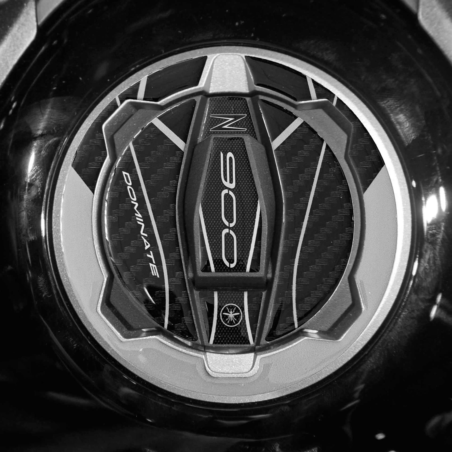 Adesivo 3D Protezione Tappo Serbatoio compatibile con Kawasaki Z900 2018-2025 in Decalcomanie adesivi e magneti LabelBike - Bibbiano, commercioVirtuoso.it