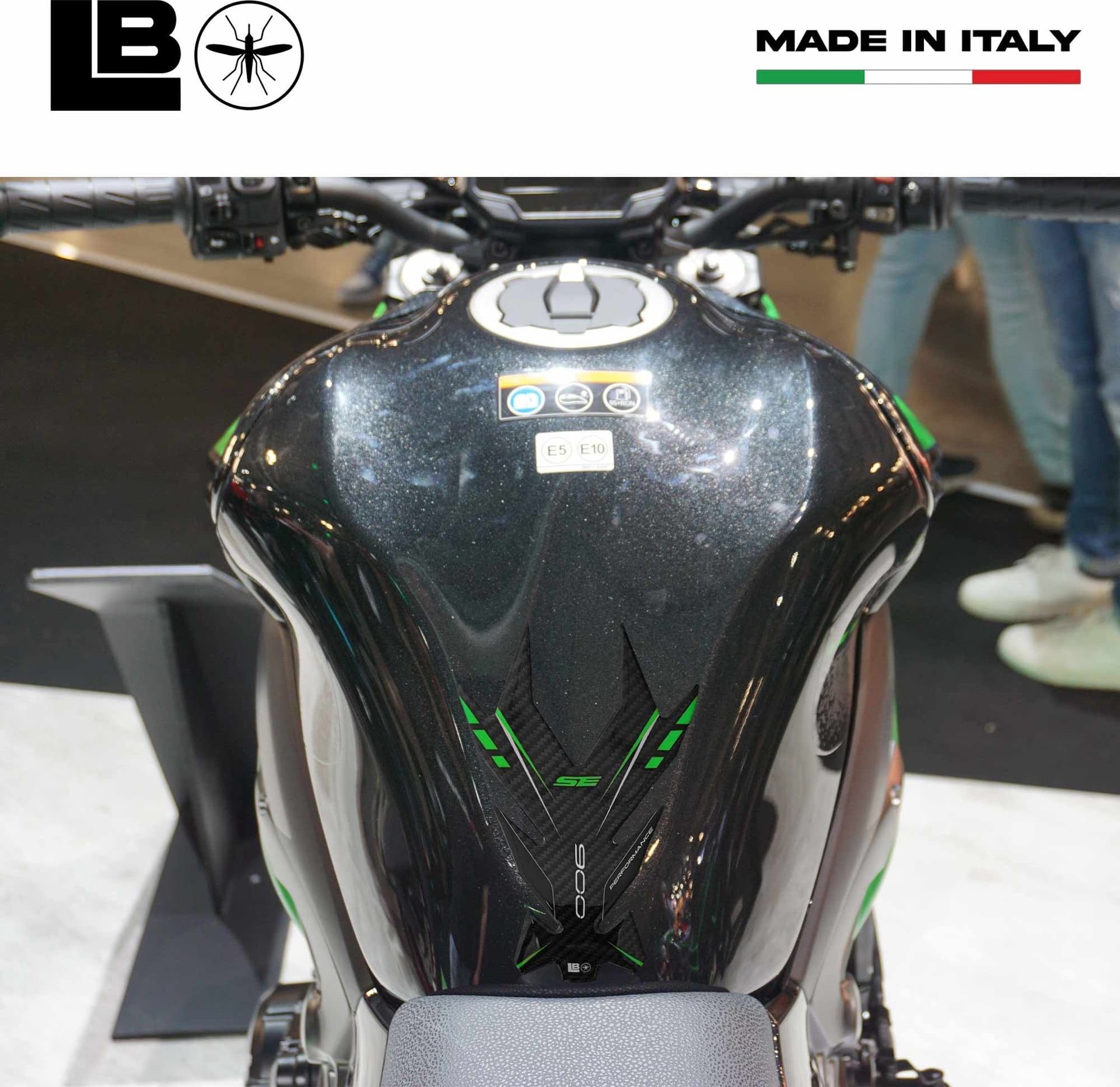 Adesivo 3D Protezione Paraserbatoio compatibile con Kawasaki Z900 SE 2022-2025 in Paraserbatoio LabelBike - Bibbiano, commercioVirtuoso.it