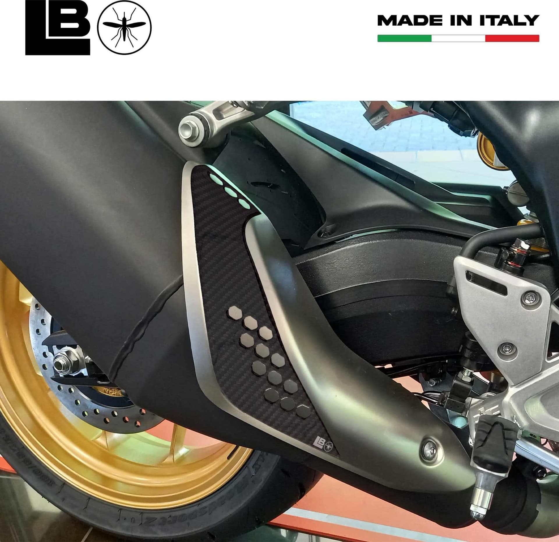 Adesivo 3D Protezione Posteriore Marmitta compatibile con Honda Hornet 1000 2025 in Paraserbatoio LabelBike - Bibbiano, commercioVirtuoso.it
