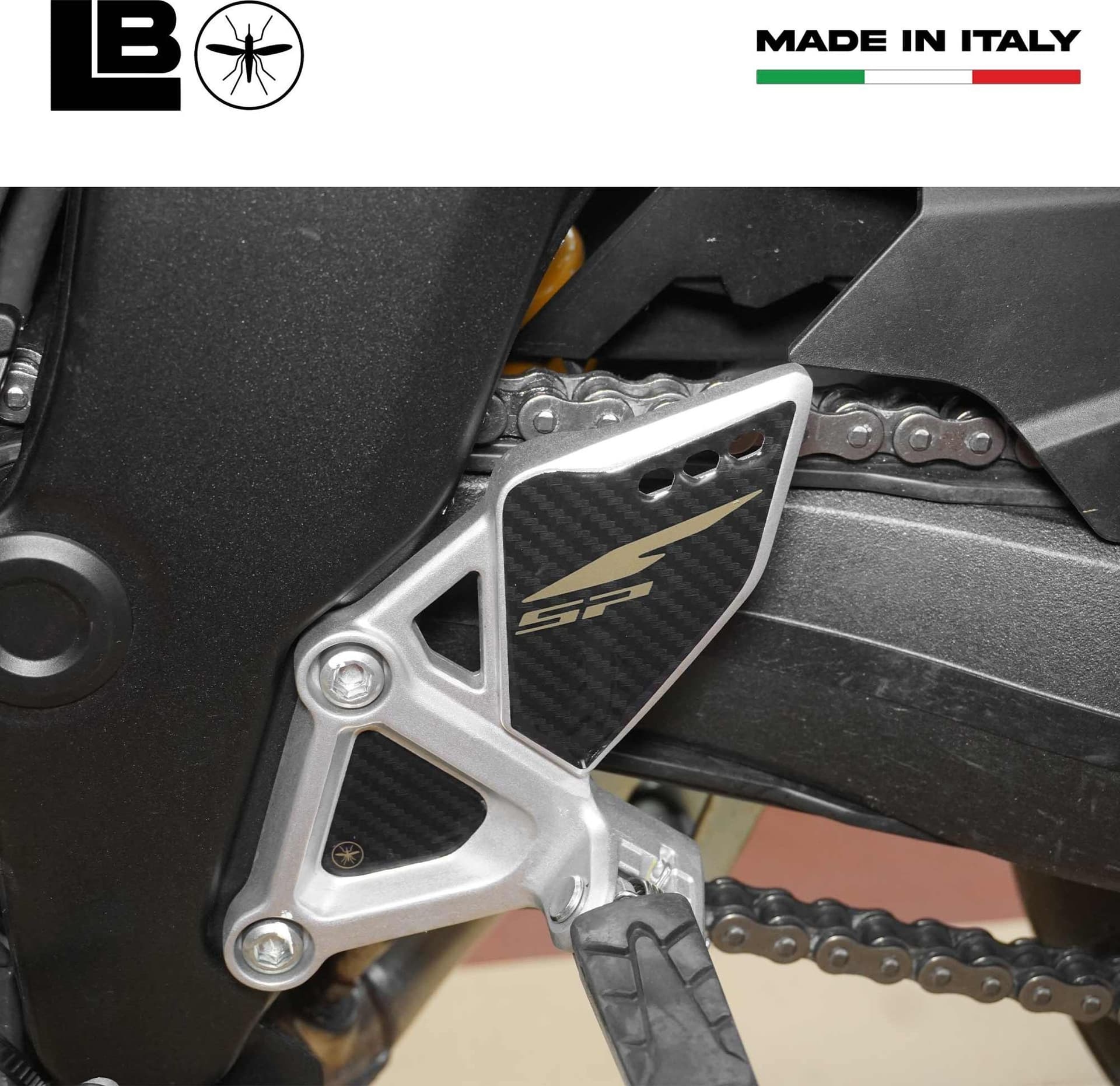 Adesivi 3D Protezioni Laterali Battitaco compatibili con Honda Hornet 1000 2025 in Decalcomanie adesivi e magneti LabelBike - Bibbiano, commercioVirtuoso.it