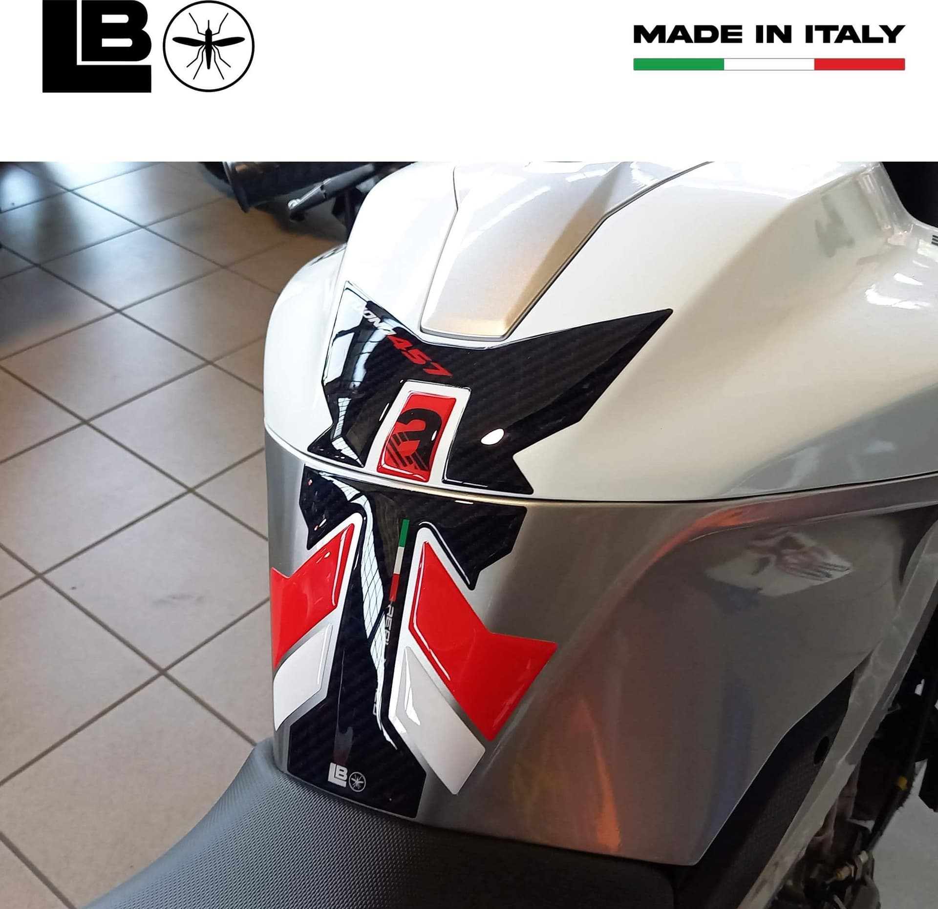 Paraserbatoio Adesivo 3D Protezione moto compatibile con Aprilia Tuono 457 2025 in Paraserbatoio LabelBike - Bibbiano, commercioVirtuoso.it