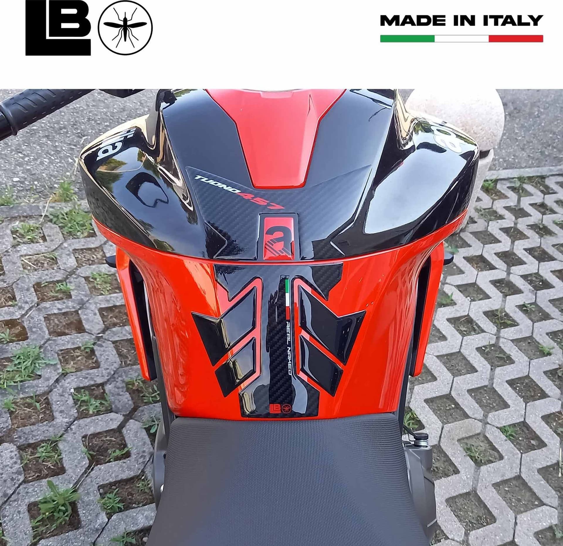 Paraserbatoio Adesivo 3D Protezione moto compatibile con Aprilia Tuono 457 2025 in Paraserbatoio LabelBike - Bibbiano, commercioVirtuoso.it