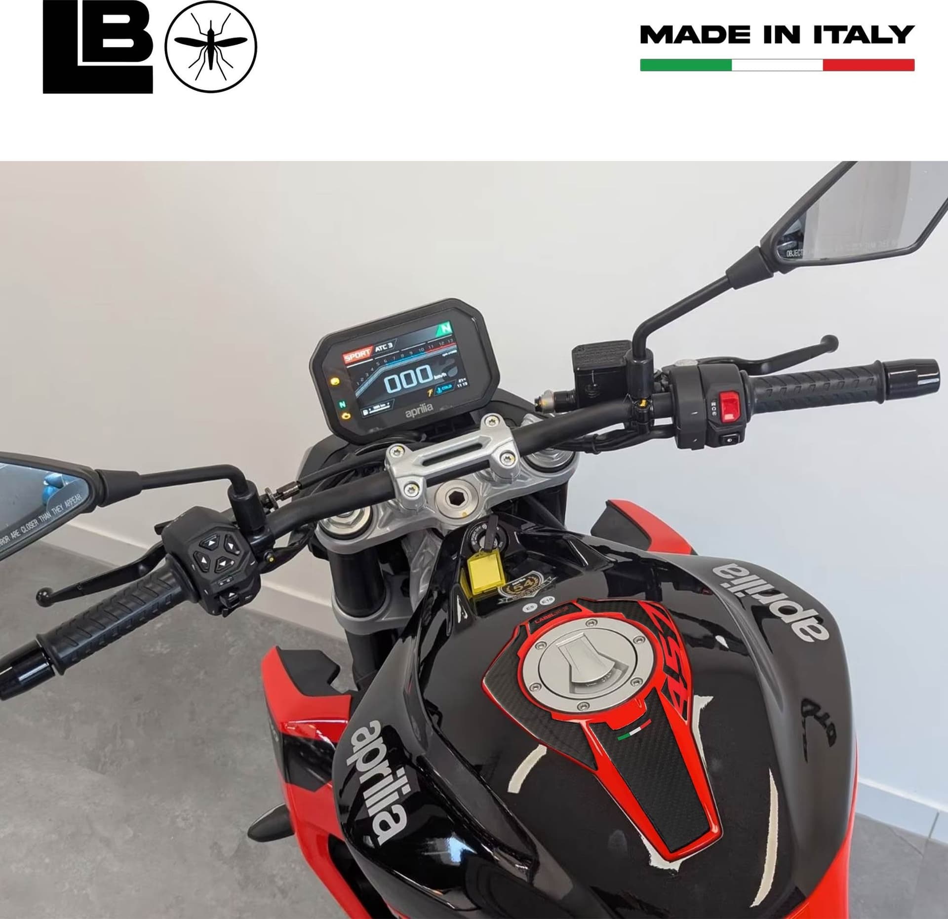 Adesivo 3D Sopraserbatoio protezione moto compatibile con Aprilia Tuono 457 2025 in Paraserbatoio LabelBike - Bibbiano, commercioVirtuoso.it
