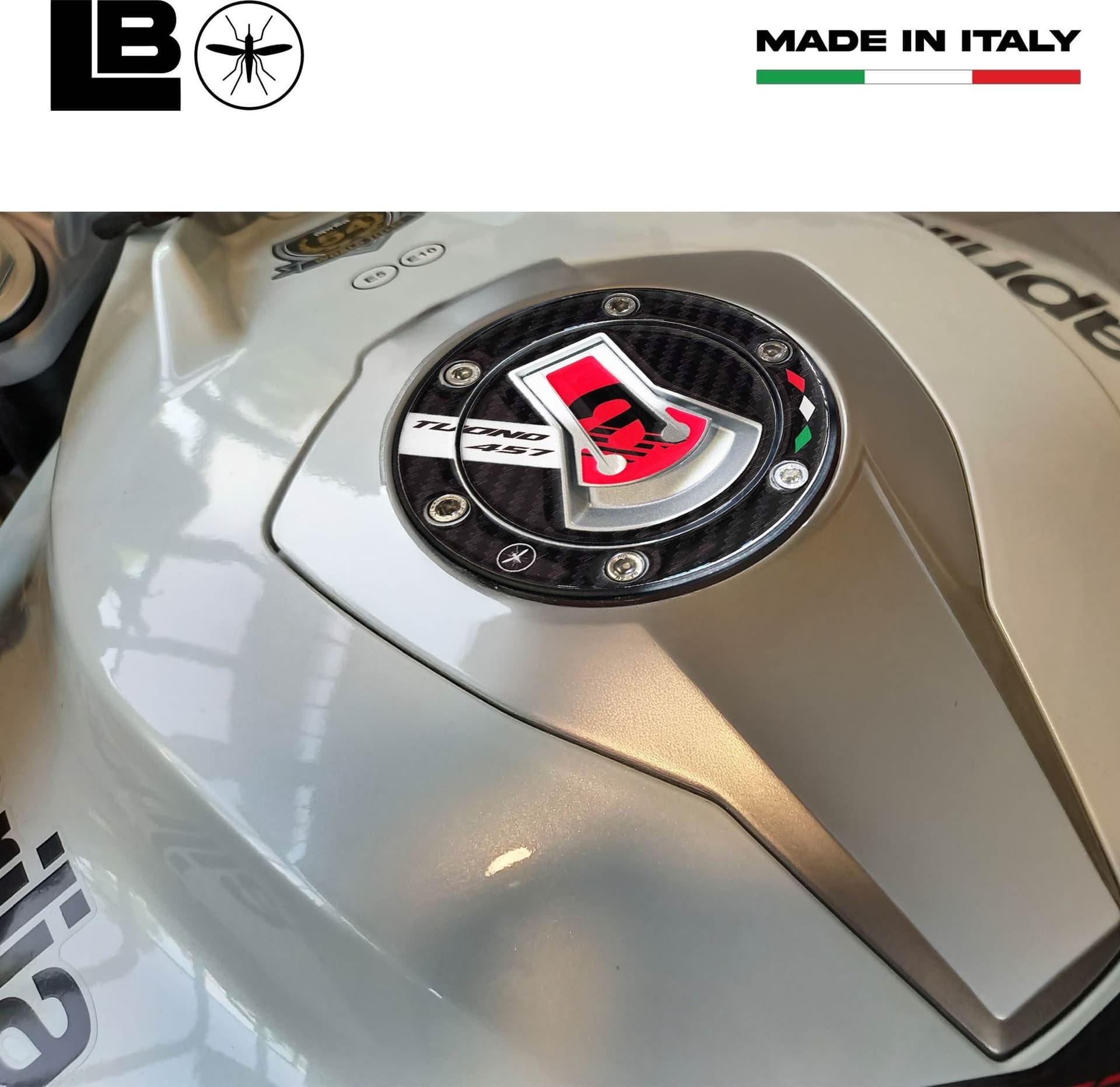 Adesivo Protezione Tappo Serbatoio moto compatibile con Aprilia Tuono 457 2025 in Paraserbatoio LabelBike - Bibbiano, commercioVirtuoso.it