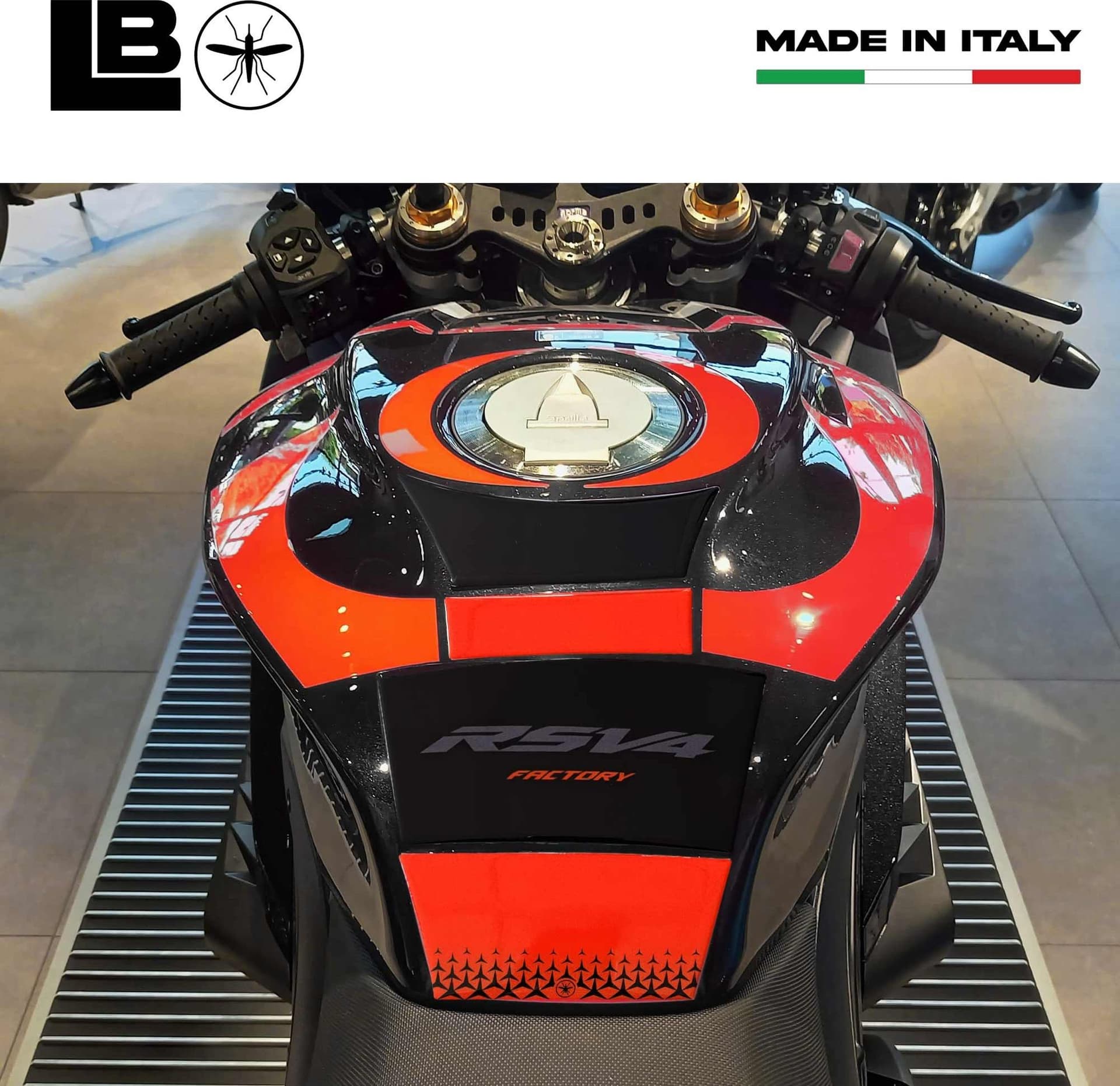 Adesivo Paraserbatoio Protezione moto compatibile con Aprilia RSV4 Factory 2025 in Paraserbatoio LabelBike - Bibbiano, commercioVirtuoso.it