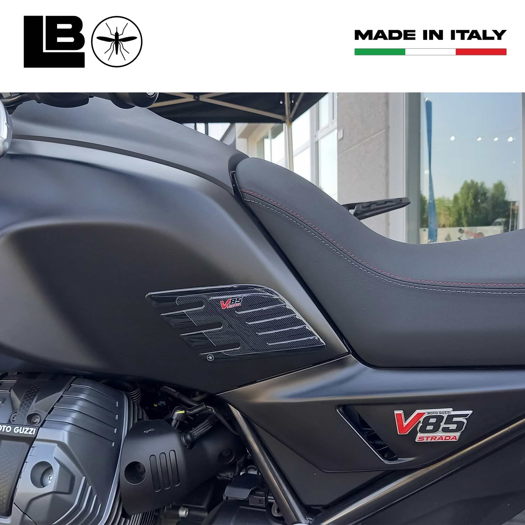 Adesivi 3D Protezioni Laterali Serbatoio compatibili con Moto Guzzi V85 Strada in Paraserbatoio LabelBike - Bibbiano, commercioVirtuoso.it