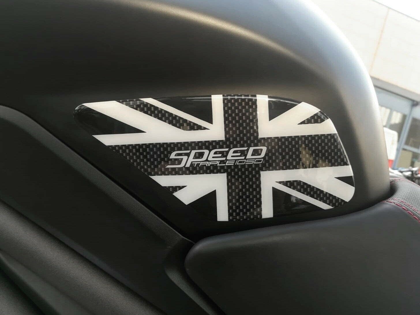 2 PROTEZIONI GINOCCHIA 3D compatibili per MOTO triumph SPEED TRIPLE 2016 - 2019