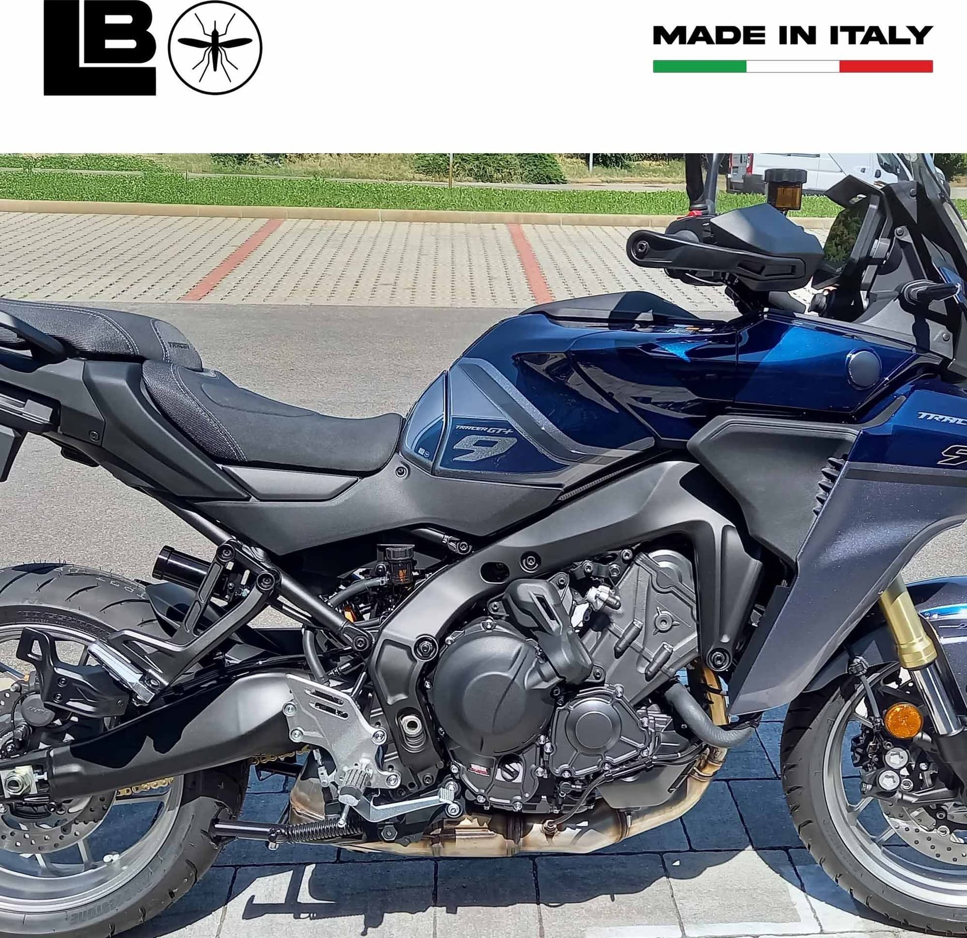 Protezioni Laterali Serbatoio Adesivi compatibili con Yamaha Tracer 9 GT+ 2025 in Decalcomanie adesivi e magneti LabelBike - Bibbiano, commercioVirtuoso.it