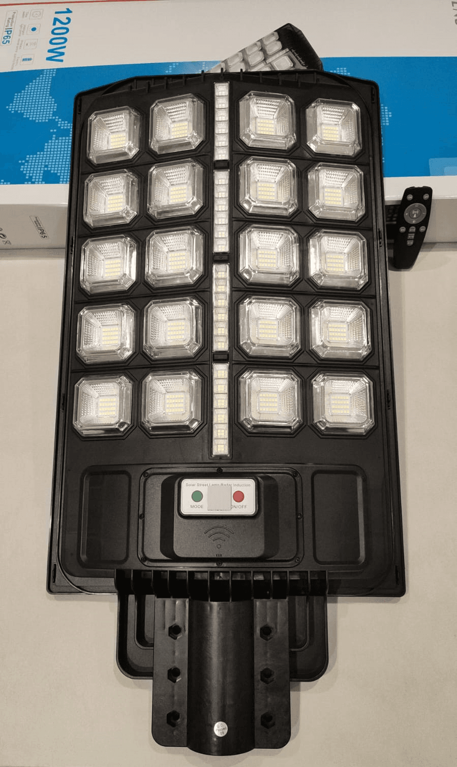 LAMPIONE STRADALE con PANNELLO SOLARE LUCE LED 1200W SENSORE CREPUSCOLARE IP65