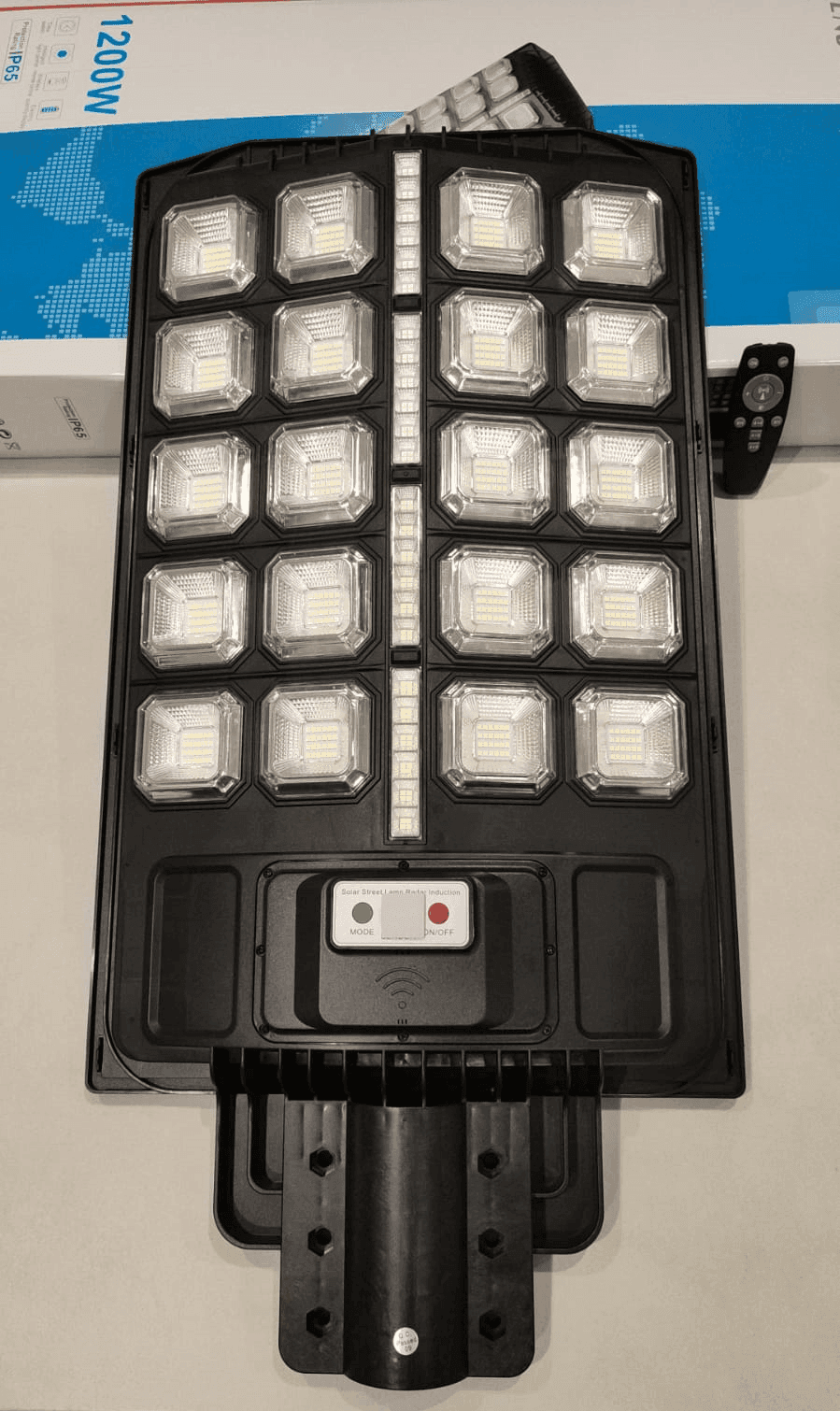 LAMPIONE STRADALE con PANNELLO SOLARE LUCE LED 1200W SENSORE CREPUSCOLARE IP65 in Lampioni Zencoccostore - Formia, commercioVirtuoso.it