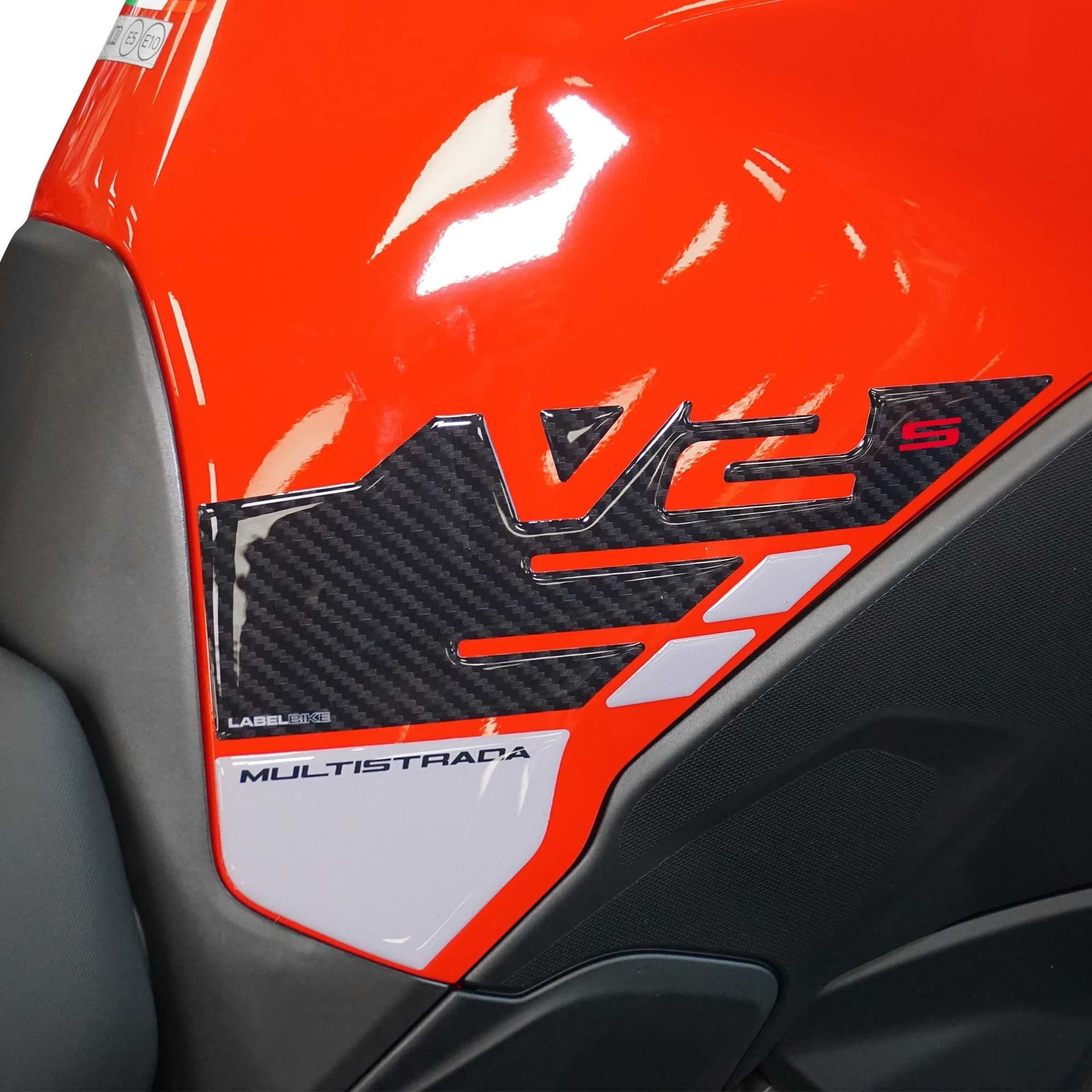 Adesivi 3D Laterali Serbatoio compatibili con Ducati Multistrada V2 V2S 2025 in Decalcomanie adesivi e magneti LabelBike - Bibbiano, commercioVirtuoso.it