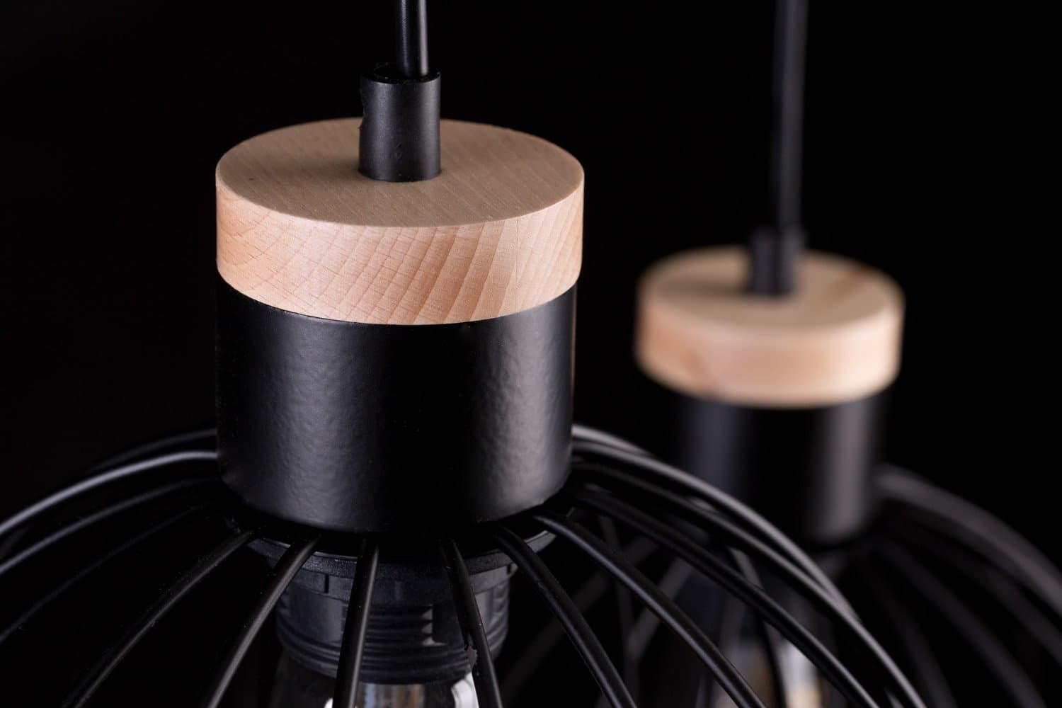Lampadario 3 Luci Barbado Paralumi A Gabbia In Acciaio Nero E Legno Naturale in Lampade a sospensione LuceArt - Montecorvino Pugliano, commercioVirtuoso.it