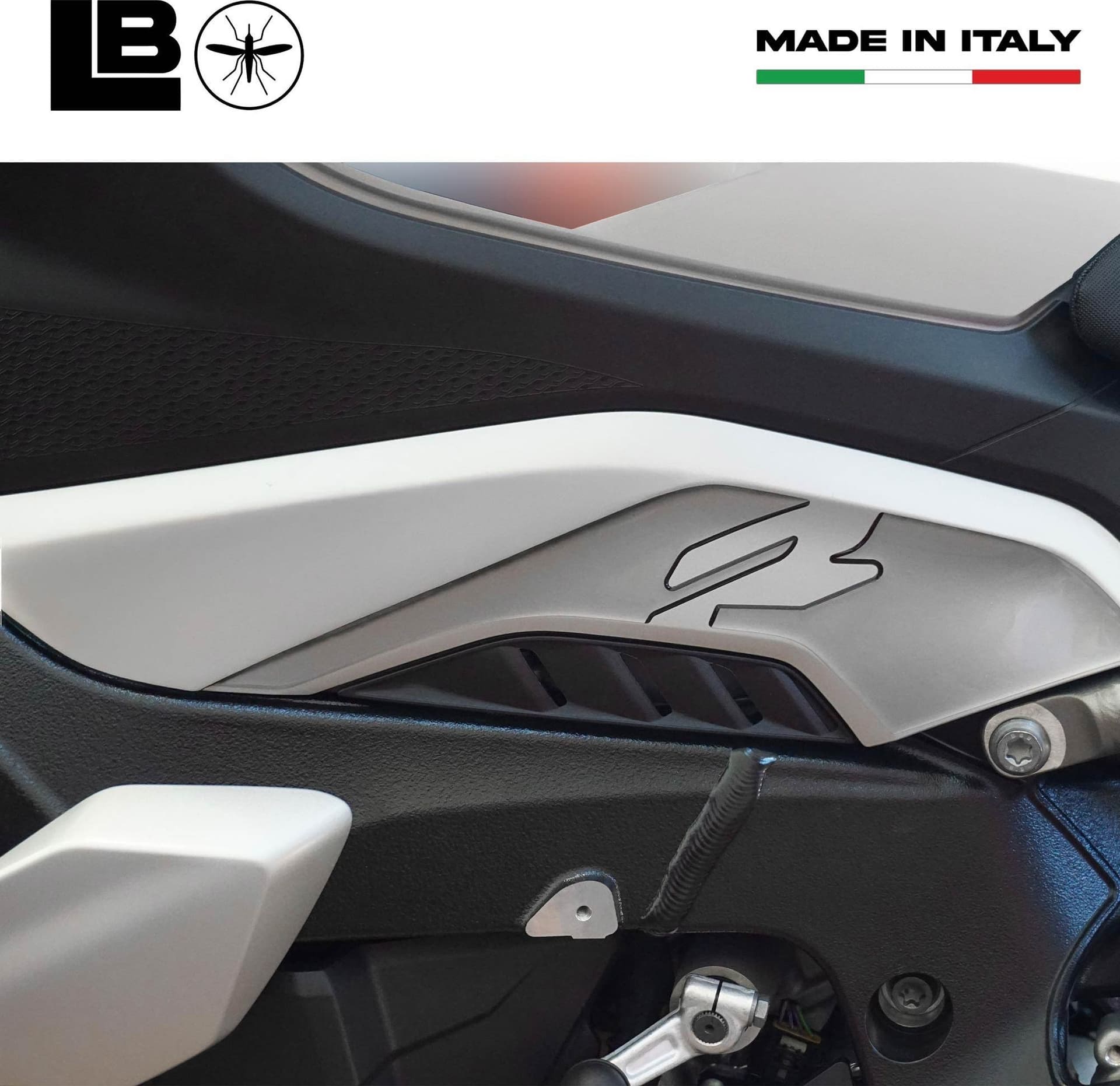 Adesivi 3D Protezioni Laterali Sottosella moto compatibili con BMW M 1000 R in Decalcomanie adesivi e magneti LabelBike - Bibbiano, commercioVirtuoso.it