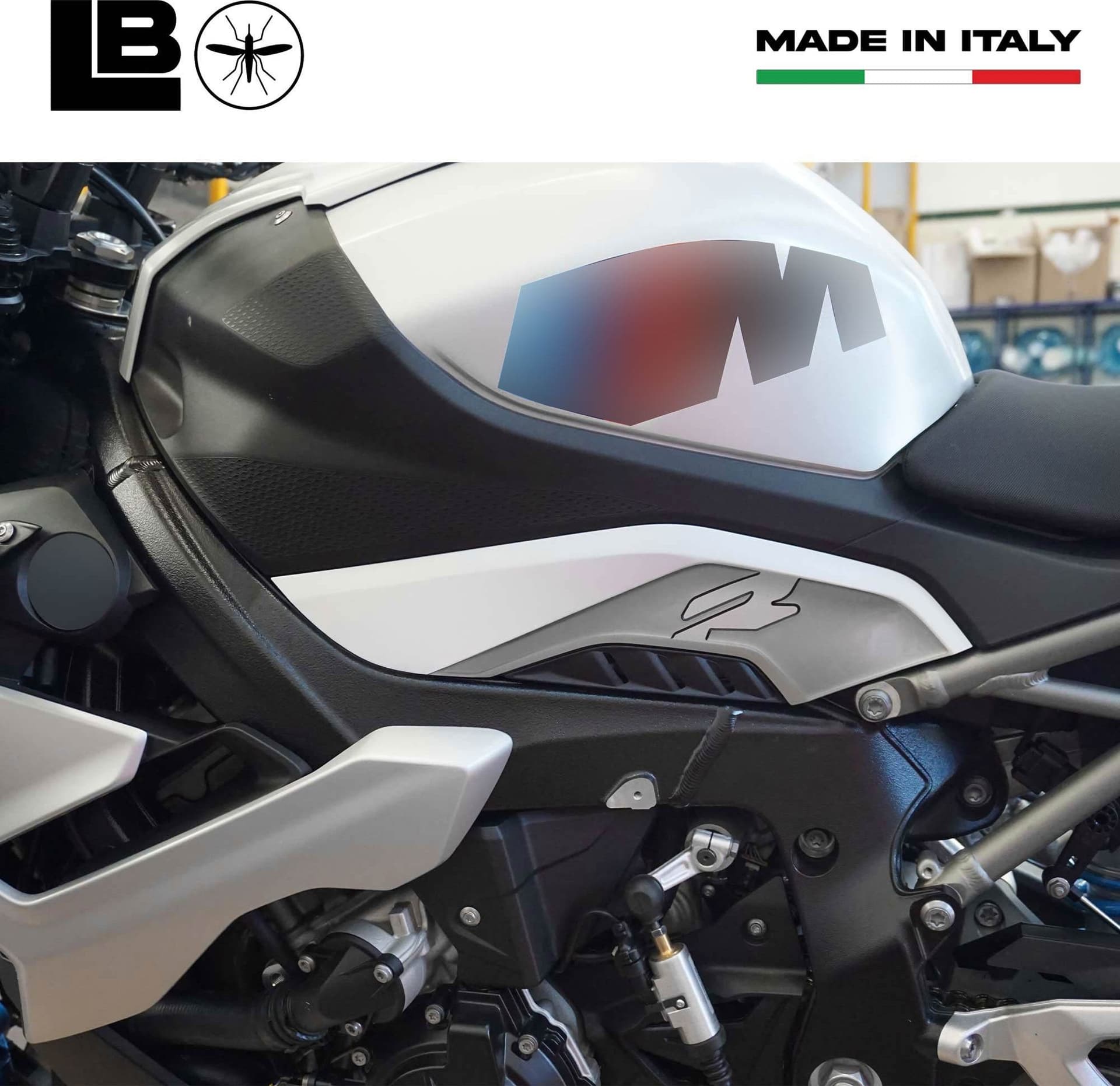 Adesivi 3D Protezioni Laterali Sottosella moto compatibili con BMW M 1000 R in Decalcomanie adesivi e magneti LabelBike - Bibbiano, commercioVirtuoso.it