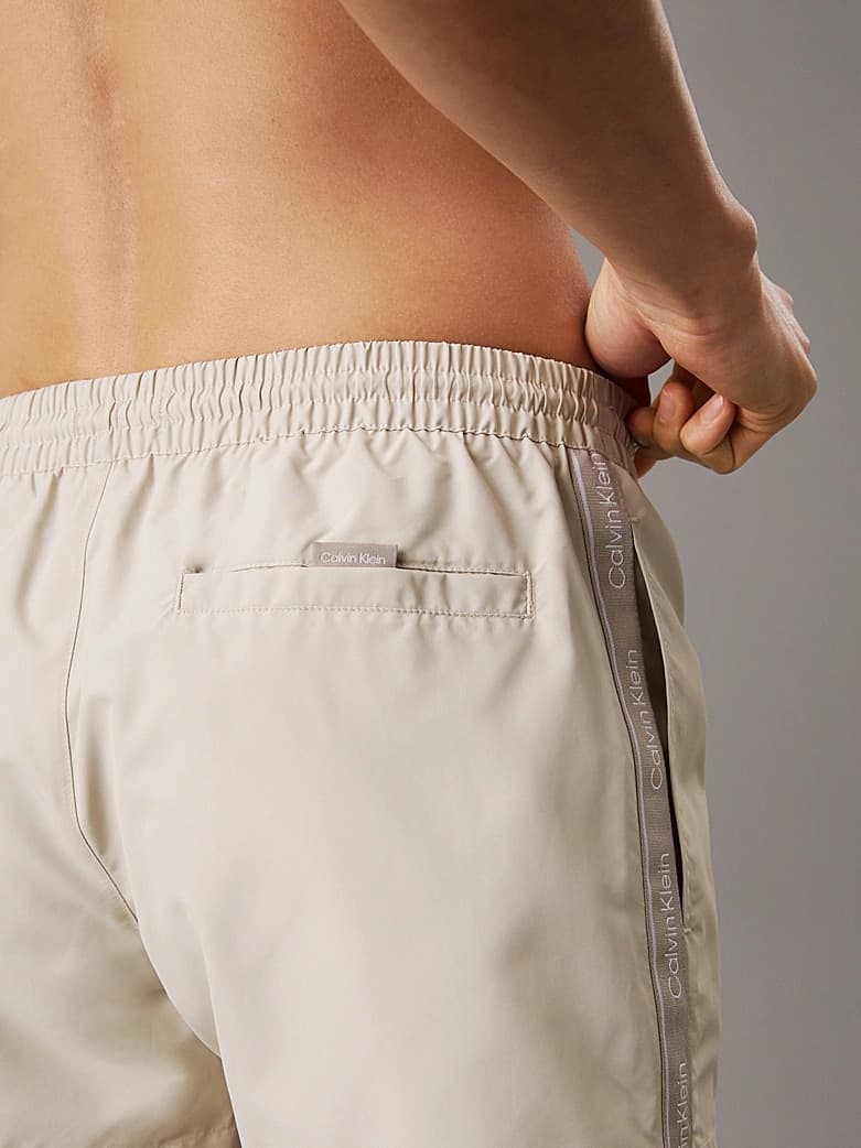 Boxer Mare Calvin Klein Swimwear - LONG Stile Esclusivo e Alta Gamma per un’Estate di Classe KM0KM01109PD7 in Pantaloncini e calzoncini Anastasi - Marsala, commercioVirtuoso.it