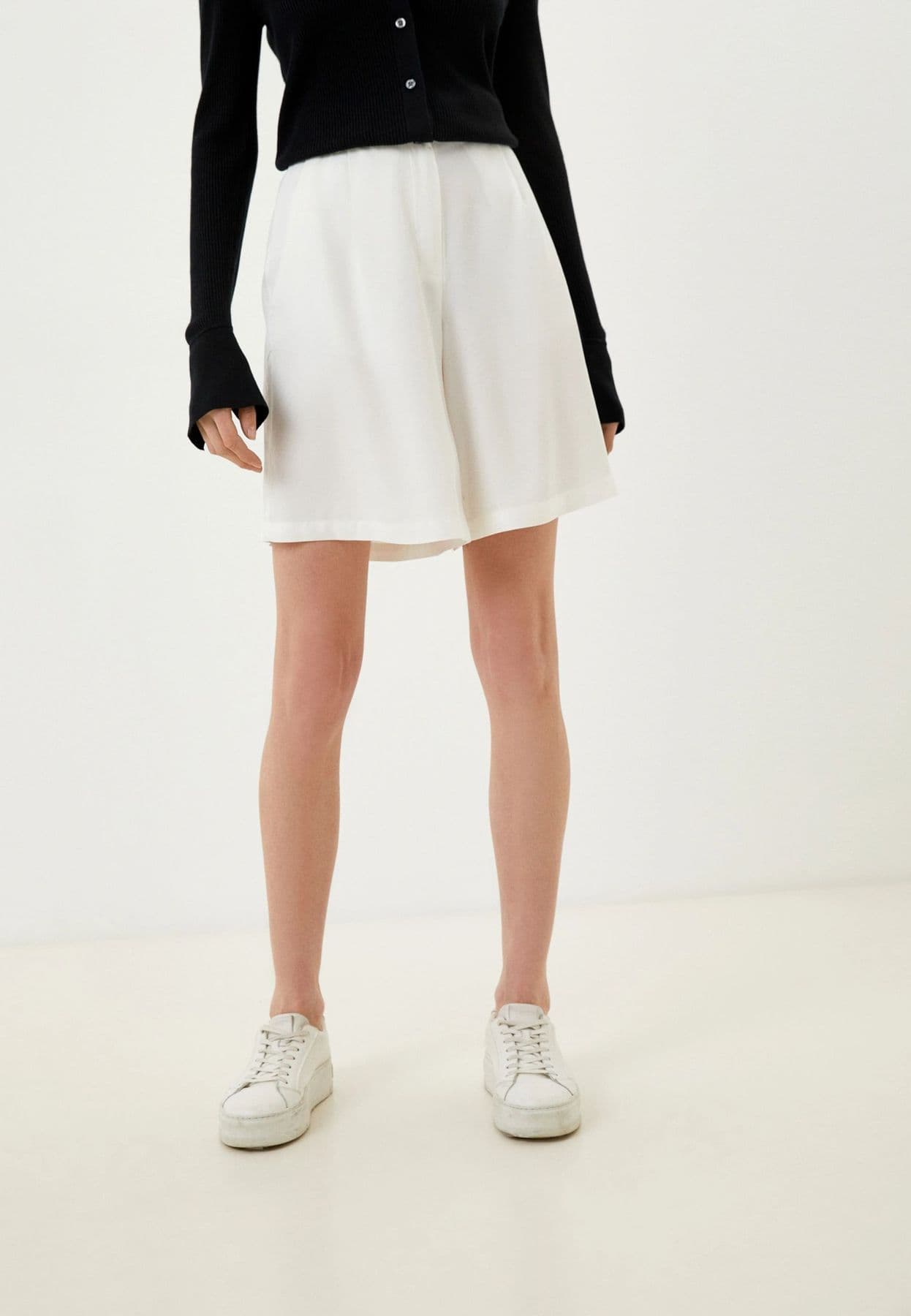 SILVIAN HEACH PANTALONCINO WIDE LEG da donna in Pantaloncini Drestige - Casamassima, commercioVirtuoso.it