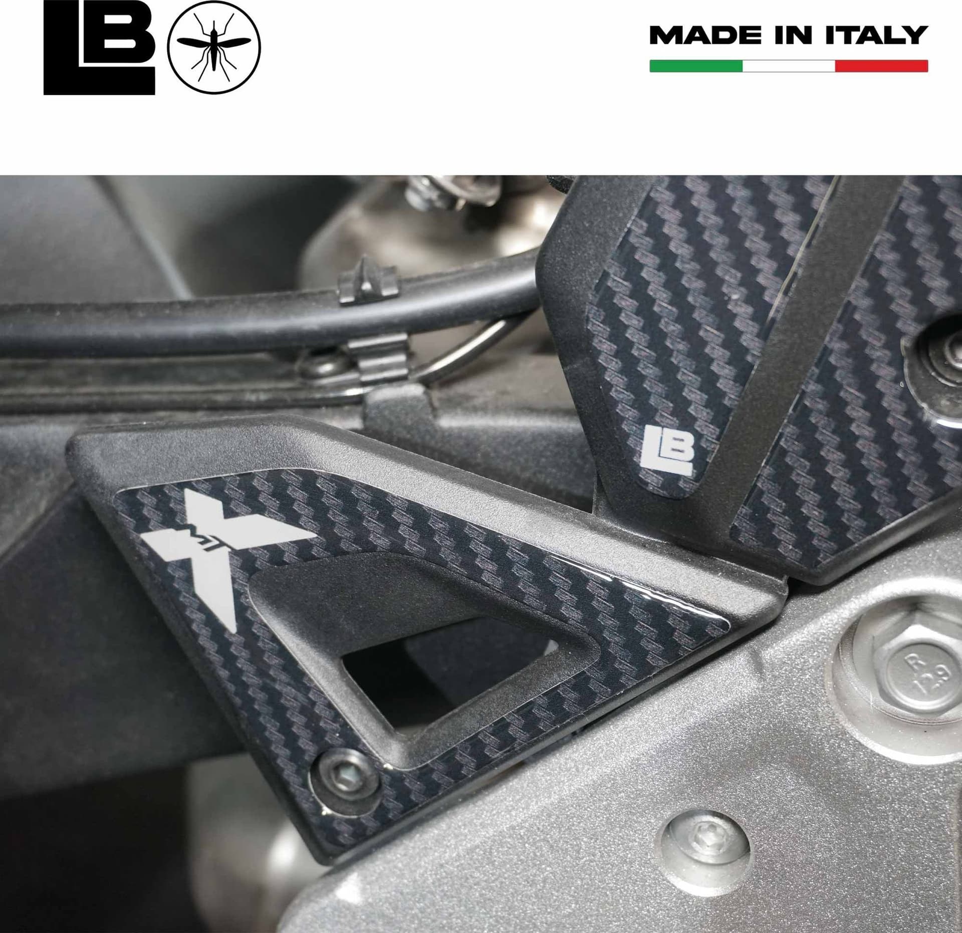 Adesivi 3D Protezioni Battitacco moto compatibili con CfMoto 800 MT-X 2025 in Decalcomanie adesivi e magneti LabelBike - Bibbiano, commercioVirtuoso.it