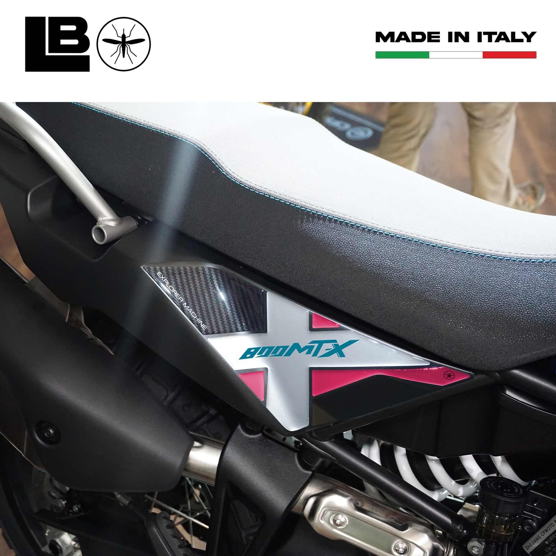 Adesivi 3D Protezioni Fianchetti Sottosella moto compatibili con CfMoto 800MT-X in Decalcomanie adesivi e magneti LabelBike - Bibbiano, commercioVirtuoso.it