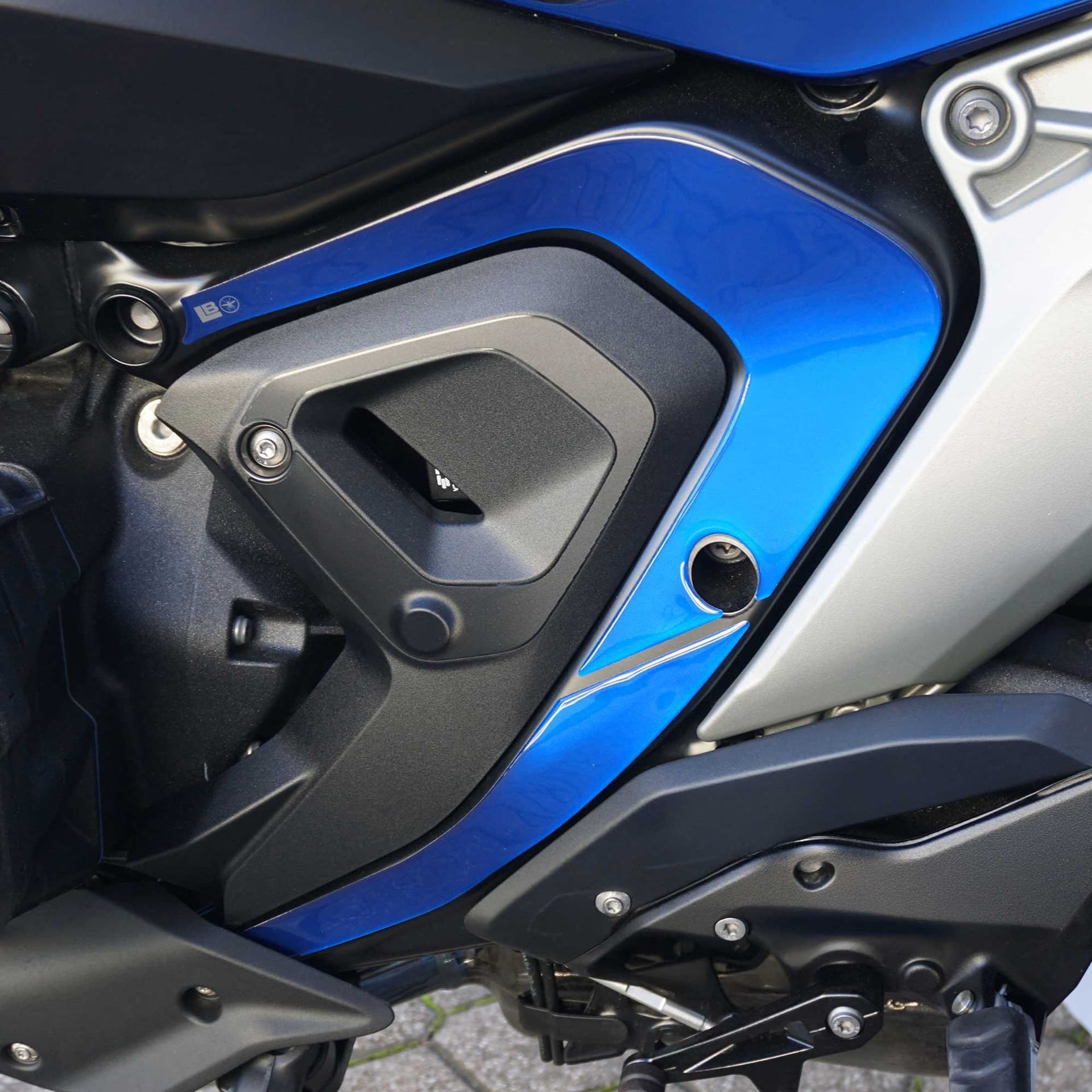 Protezioni Superiori zona Telaio moto Adesivi 3D compatibili con BMW R1300R RS in Decalcomanie adesivi e magneti LabelBike - Bibbiano, commercioVirtuoso.it
