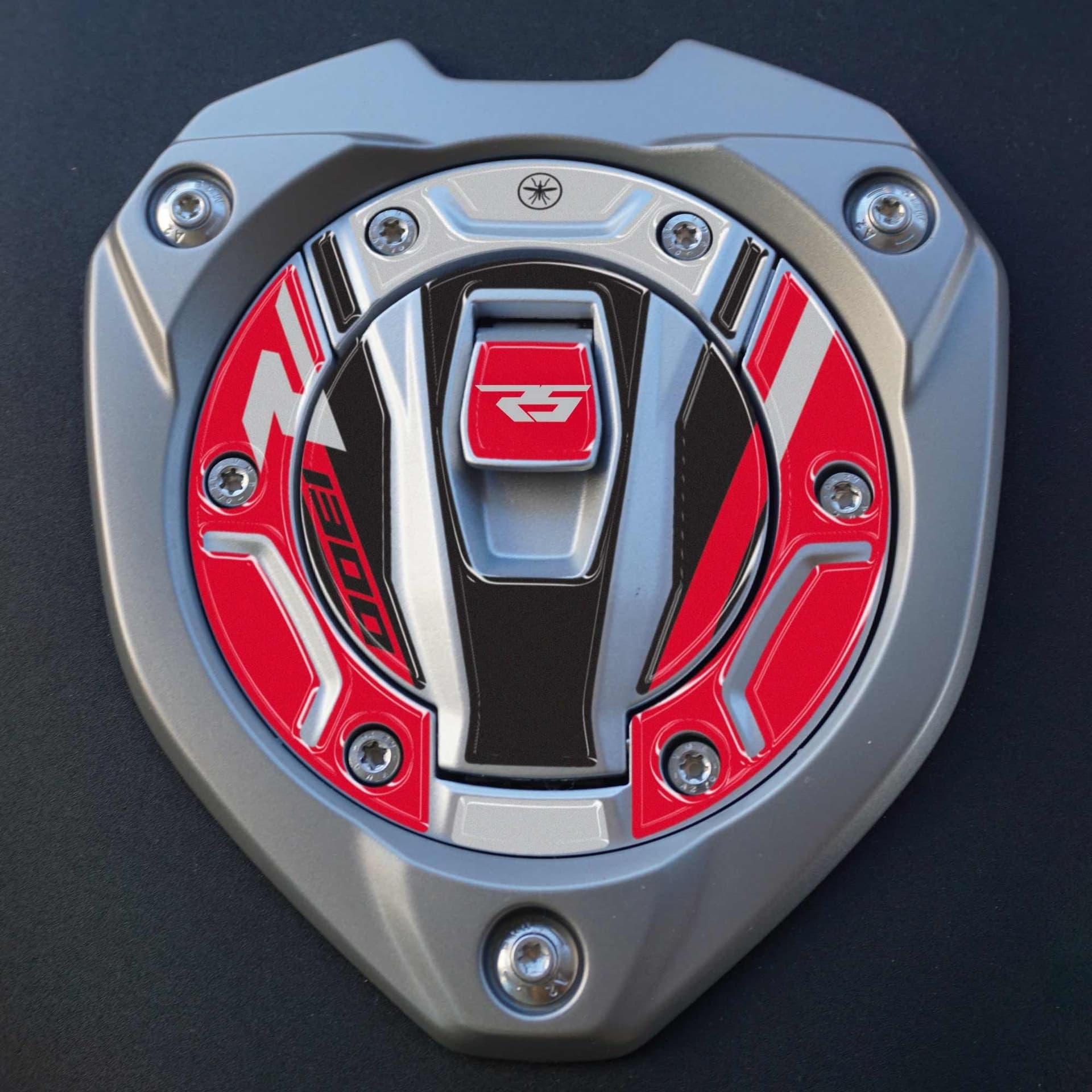 Adesivo 3D Protezione Tappo Keyless senza chiave compatibile con BMW R1300RS in prodotto LabelBike - Bibbiano, commercioVirtuoso.it