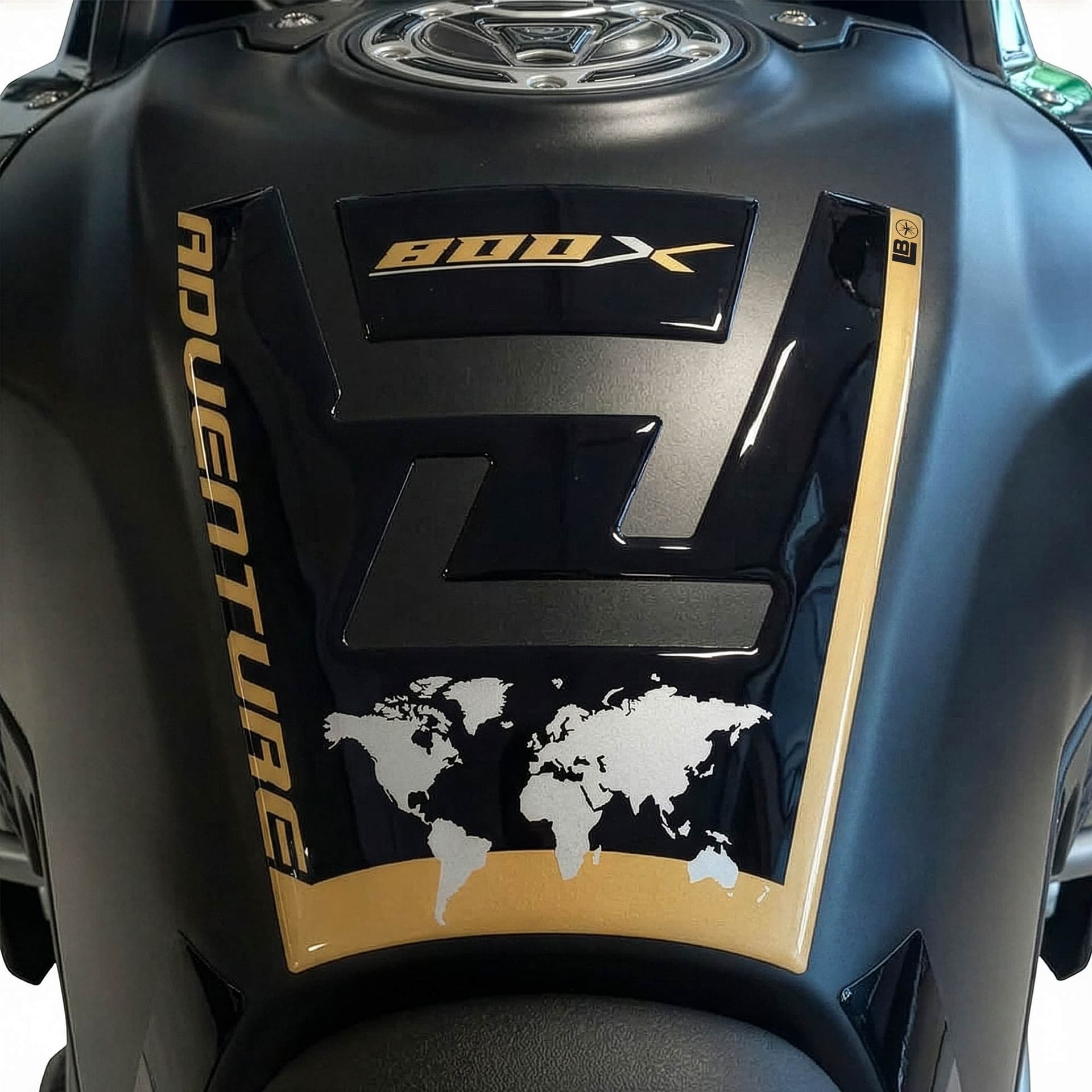 Paraserbatoio Adesivo 3D compatibile con Kove 800X Protezione resinata moto in prodotto LabelBike - Bibbiano, commercioVirtuoso.it