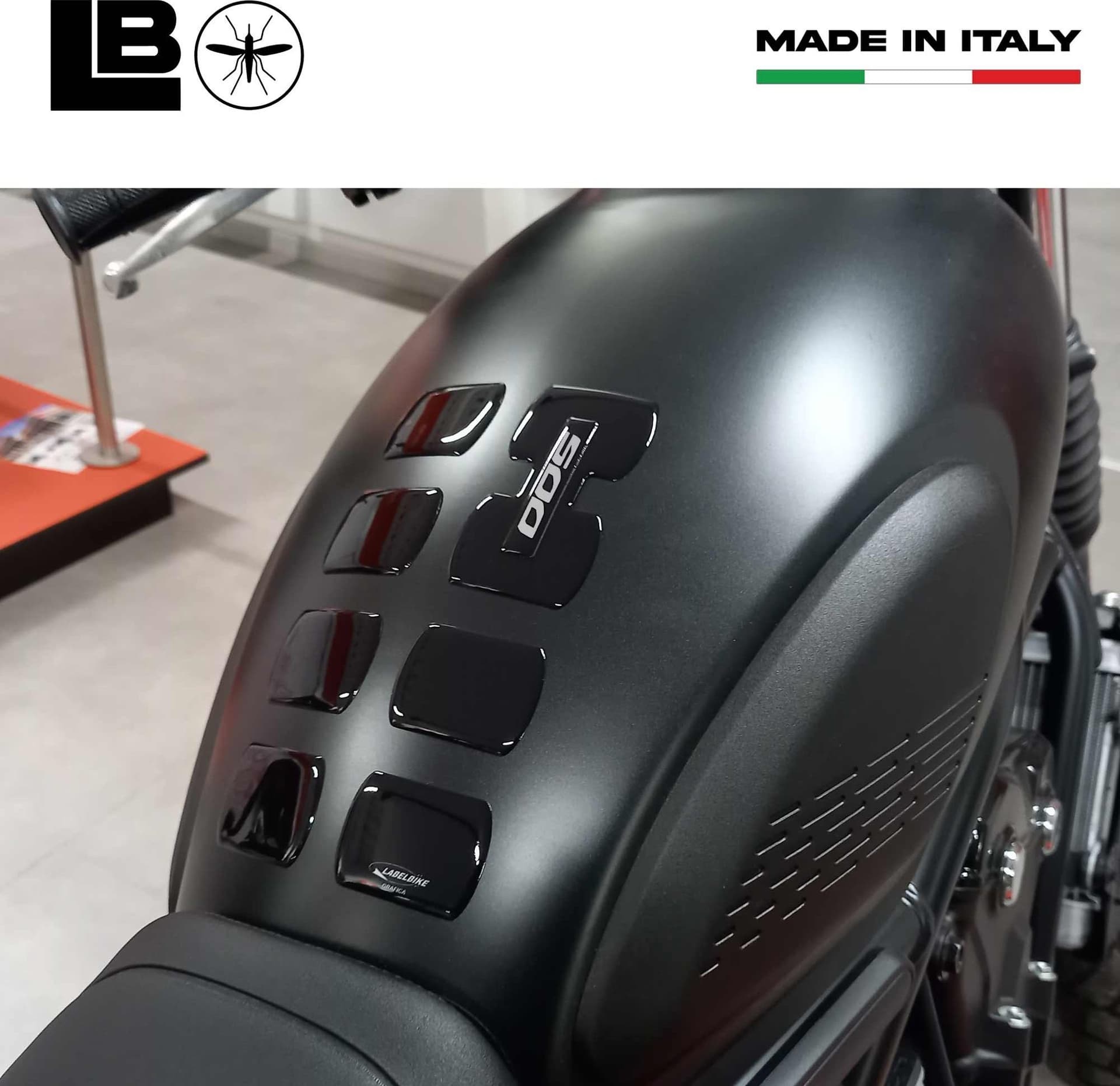 Paraserbatoio Adesivo 3D Protezione resinata moto compatibile con Honda CL500 in prodotto LabelBike - Bibbiano, commercioVirtuoso.it