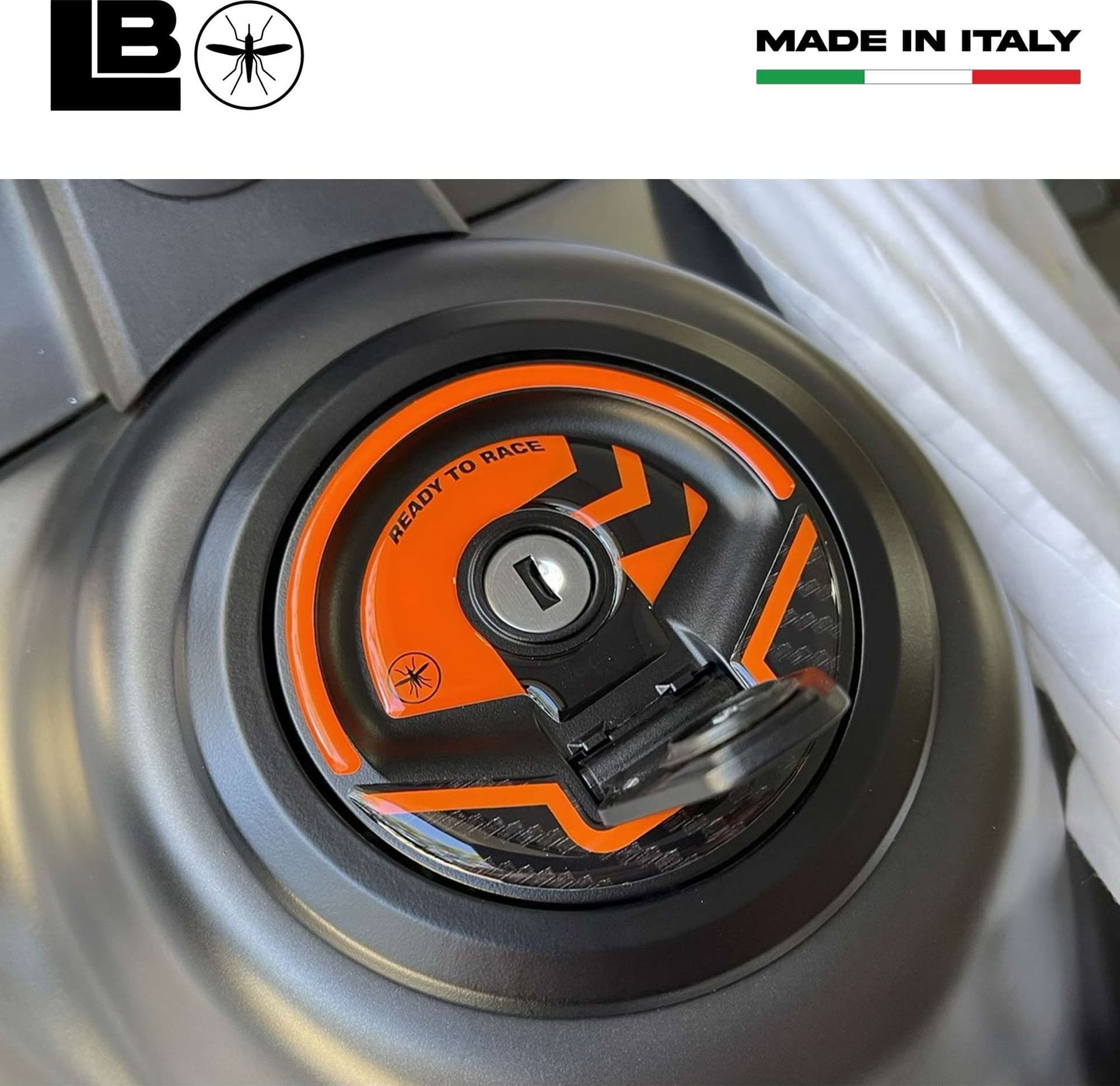 Adesivo 3D Protezione Tappo Serbatoio compatibile con Ktm 390 enduro cross 2026 in prodotto LabelBike - Bibbiano, commercioVirtuoso.it