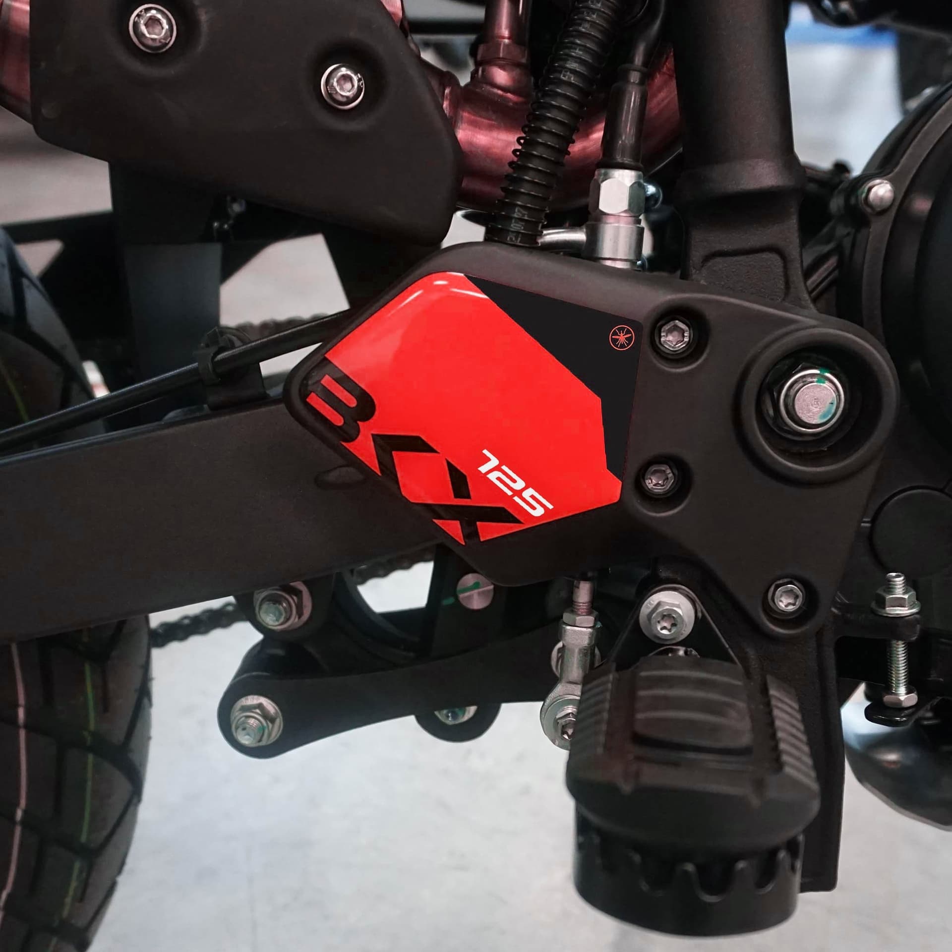 Adesivi Gel 3D Protezioni Battitacco moto compatibili con Benelli BKX 125 125s in Decalcomanie adesivi e magneti LabelBike - Bibbiano, commercioVirtuoso.it