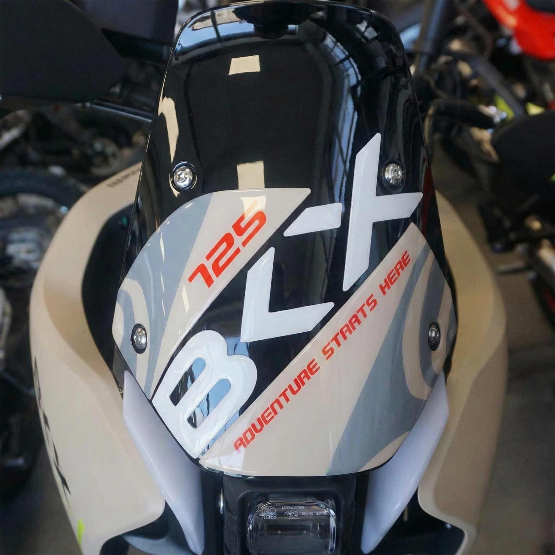 Adesivo resina gel 3D Protezione Cupolino moto compatibile con Benelli BKX 125 in Decalcomanie adesivi e magneti LabelBike - Bibbiano, commercioVirtuoso.it