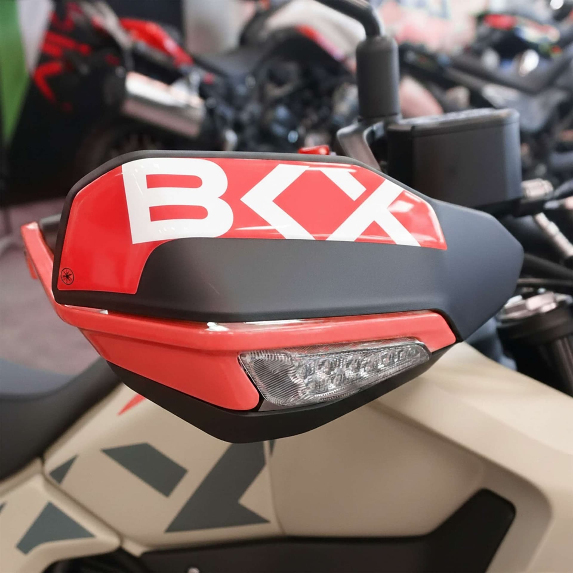 Adesivi resina Gel 3D Protezioni Paramani moto compatibili con Benelli BKX 125 in Decalcomanie adesivi e magneti LabelBike - Bibbiano, commercioVirtuoso.it