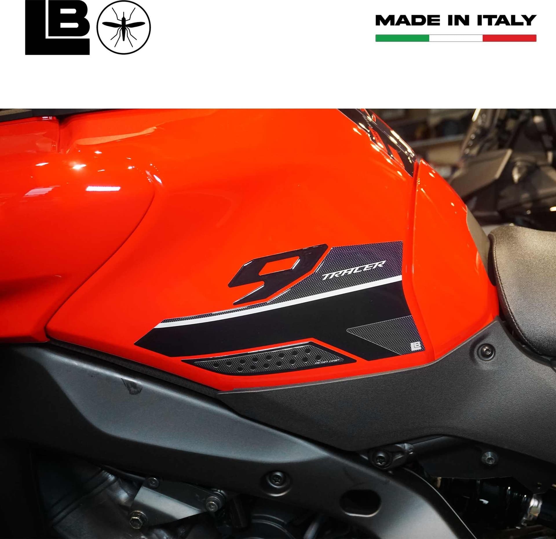 Adesivi Protezioni Laterali 3D serbatoio compatibili con Yamaha Tracer 9 2025 in Decalcomanie adesivi e magneti LabelBike - Bibbiano, commercioVirtuoso.it