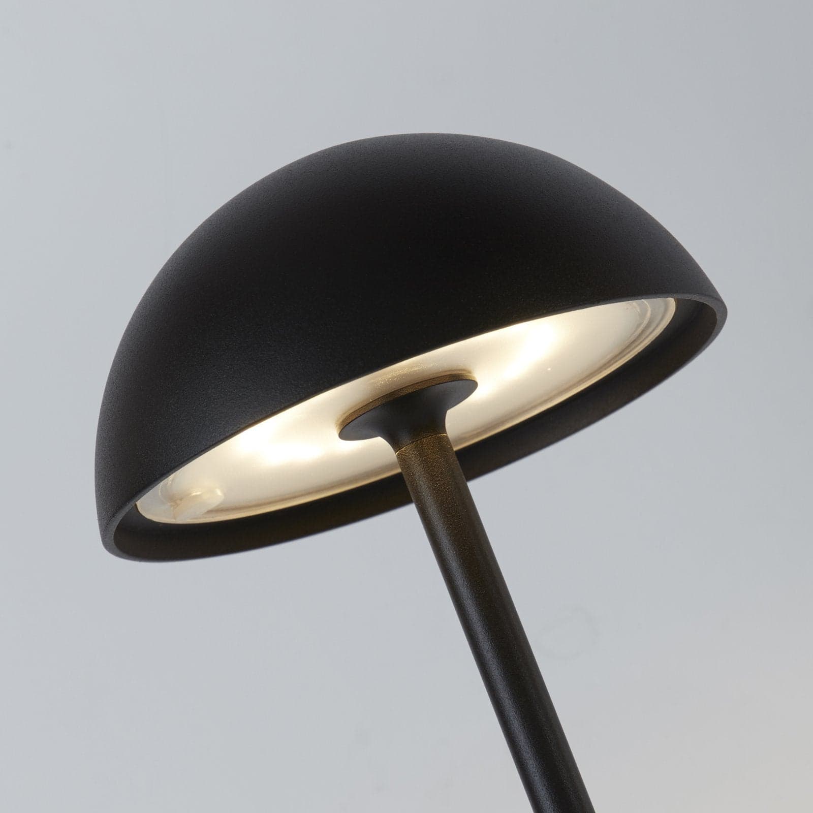 Abatjour Contemporaneo Portabello Alluminio Nero Led 2W 3000K in Lampade da tavolo e abat-jour LuceArt - Montecorvino Pugliano, commercioVirtuoso.it