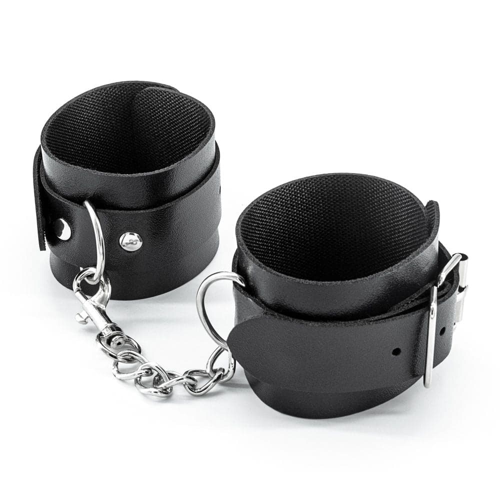 Bondage kit con polsiere cavigliere collare guinzaglio mascherina ball-gag frusta corda 8 pz fetish in Set Kondorama - Martinsicuro, commercioVirtuoso.it