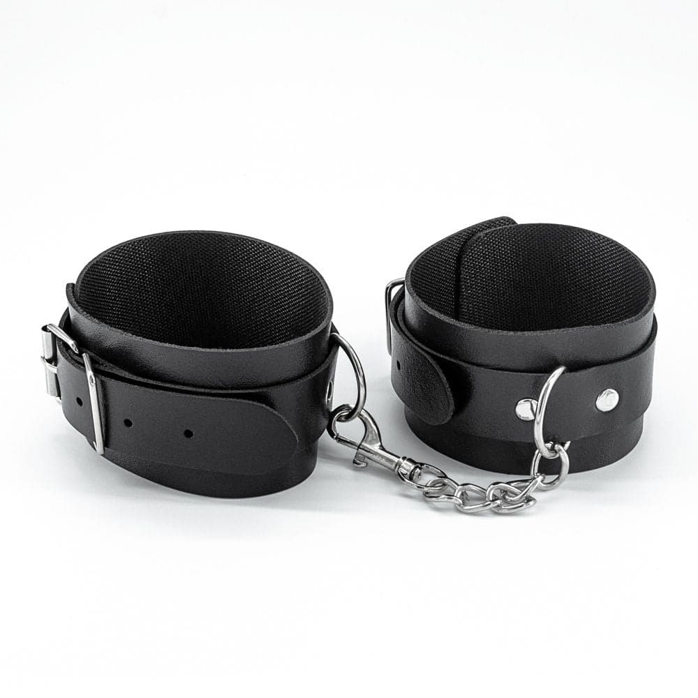Bondage kit con polsiere cavigliere collare guinzaglio mascherina ball-gag frusta corda 8 pz fetish in Set Kondorama - Martinsicuro, commercioVirtuoso.it