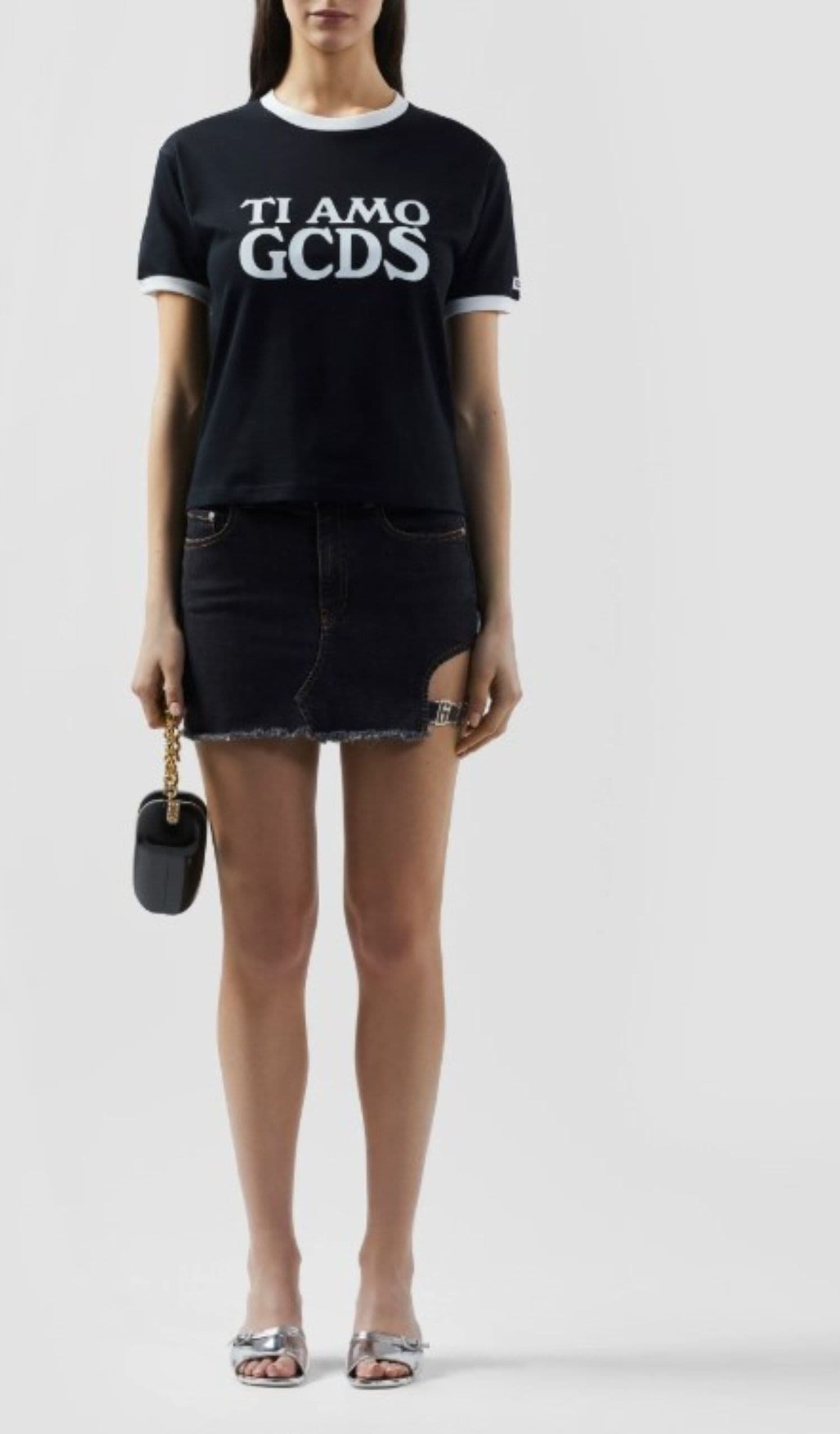 GCDS T-SHIRT TI AMO BOXY T-SHIRT da donna in T-shirt Drestige - Casamassima, commercioVirtuoso.it