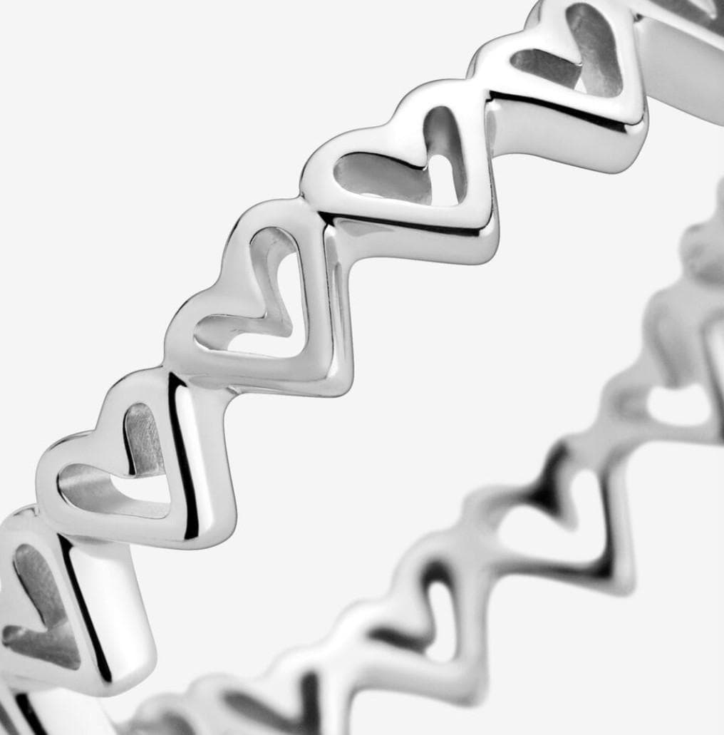Pandora Anello Fascia di Cuori disegnati in Anelli Alba Gioielli - Casoria, commercioVirtuoso.it