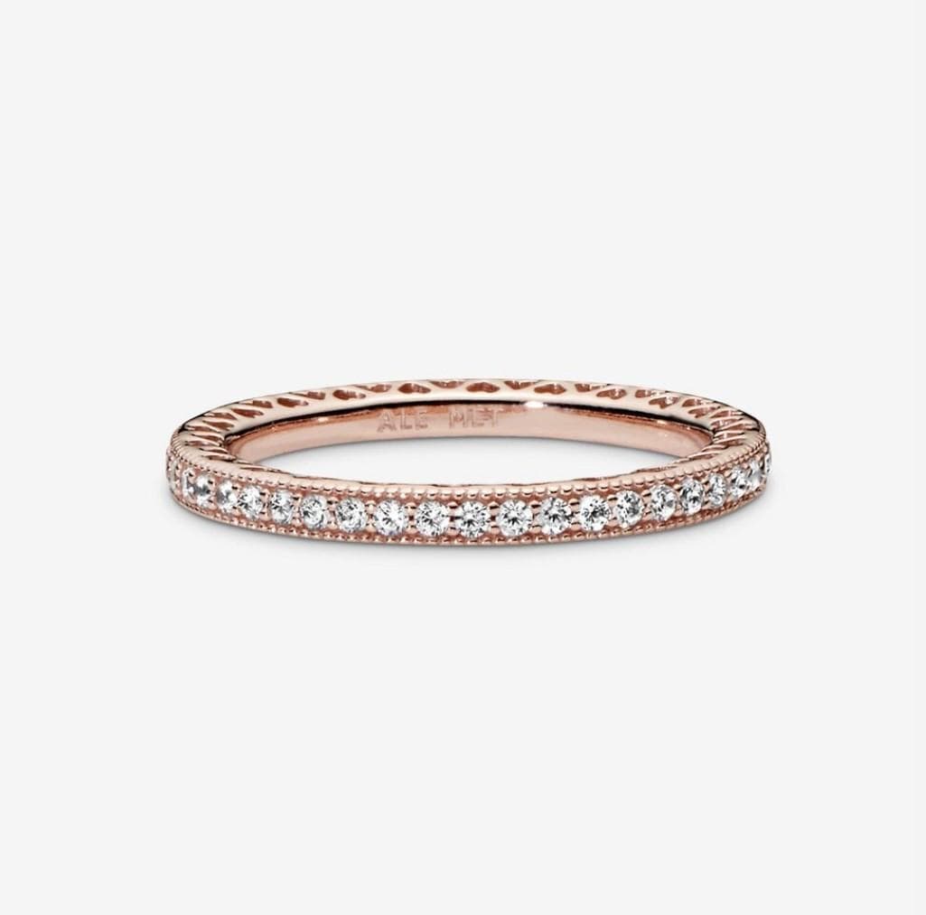 Pandora Anello pietre scintillanti e cuori rosè in Anelli Alba Gioielli - Casoria, commercioVirtuoso.it