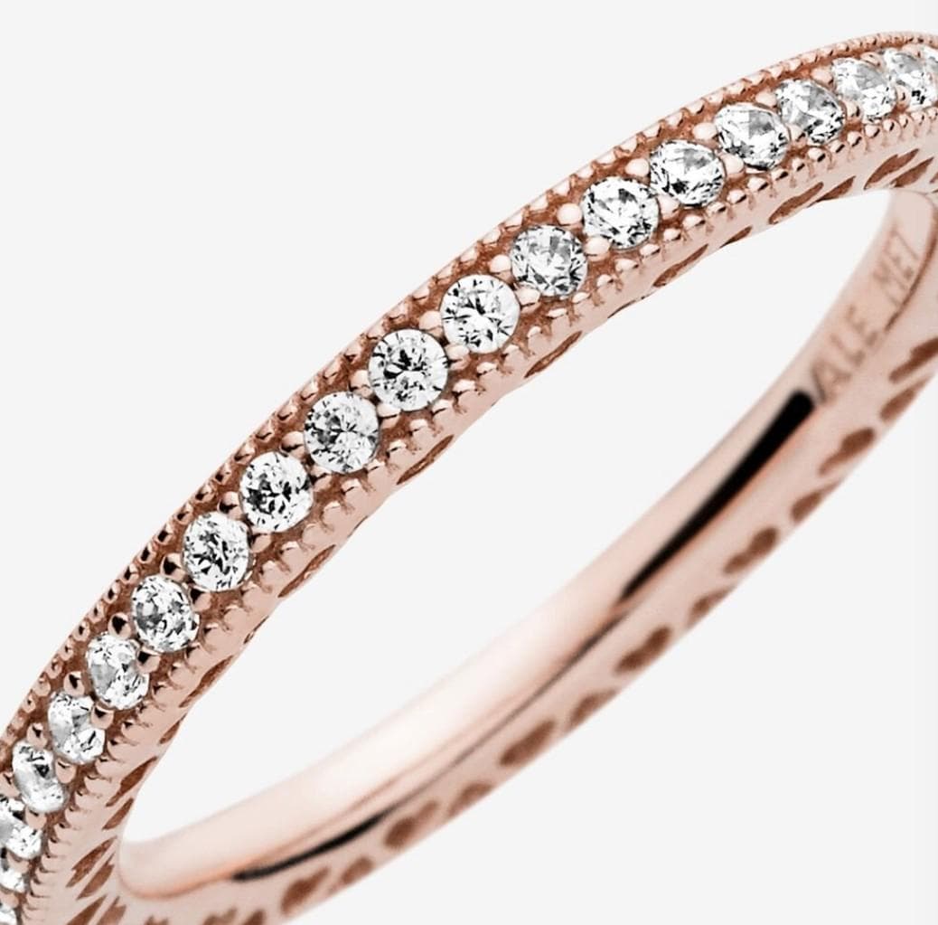 Pandora Anello pietre scintillanti e cuori rosè in Anelli Alba Gioielli - Casoria, commercioVirtuoso.it