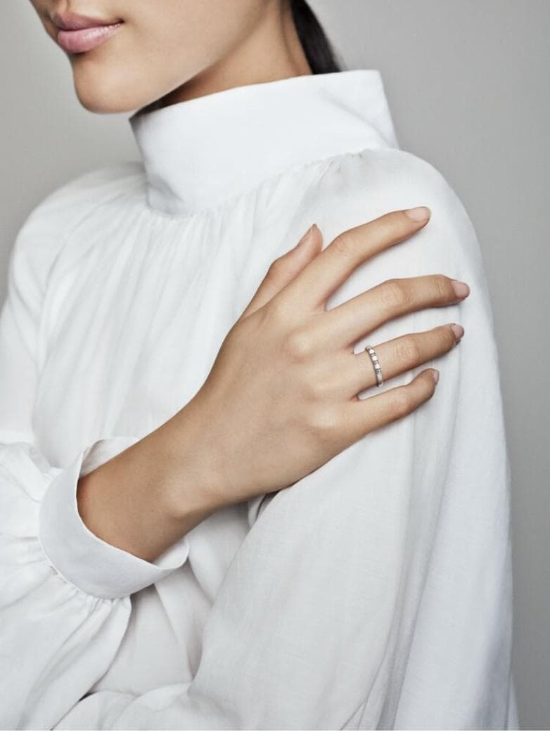 Pandora anello con strisce bianche linee esotiche in Anelli Alba Gioielli - Casoria, commercioVirtuoso.it