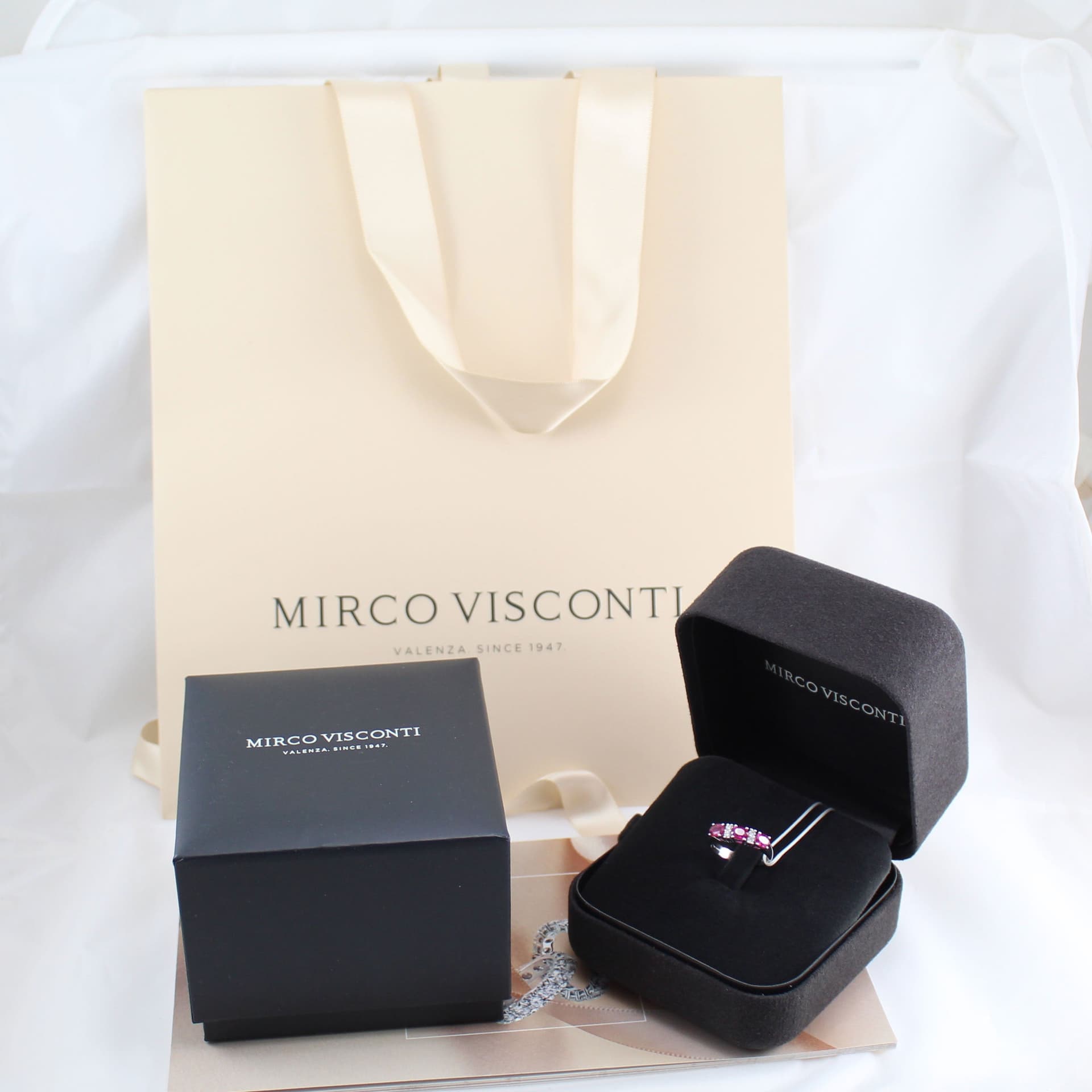 Anello donna riviera Mirco Visconti oro bianco con rubini e diamanti in Anelli Gioielleria Saba - Dolianova, commercioVirtuoso.it
