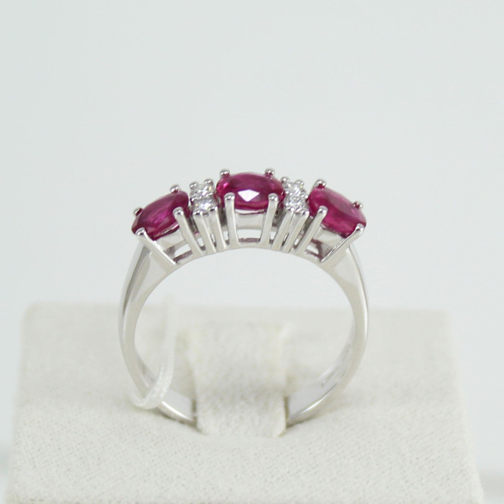 Anello donna riviera Mirco Visconti oro bianco con rubini e diamanti in Anelli Gioielleria Saba - Dolianova, commercioVirtuoso.it