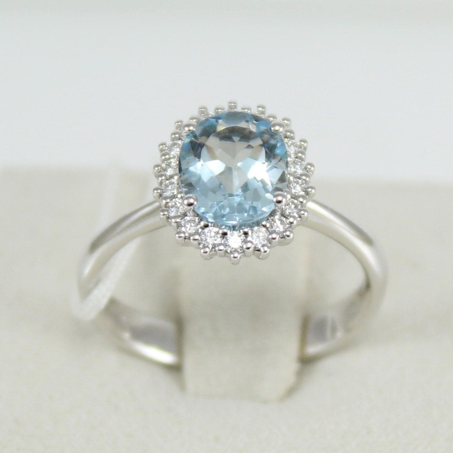 Anello donna classico Mirco Visconti in oro bianco con acquamarina e diamanti in Anelli Gioielleria Saba - Dolianova, commercioVirtuoso.it