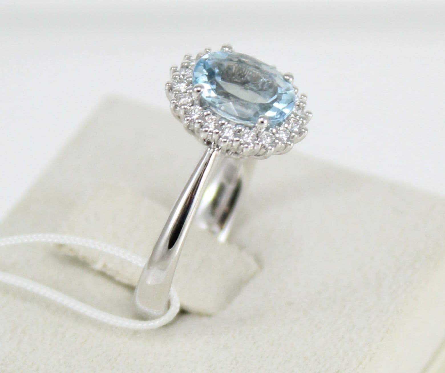 Anello donna classico Mirco Visconti in oro bianco con acquamarina e diamanti in Anelli Gioielleria Saba - Dolianova, commercioVirtuoso.it