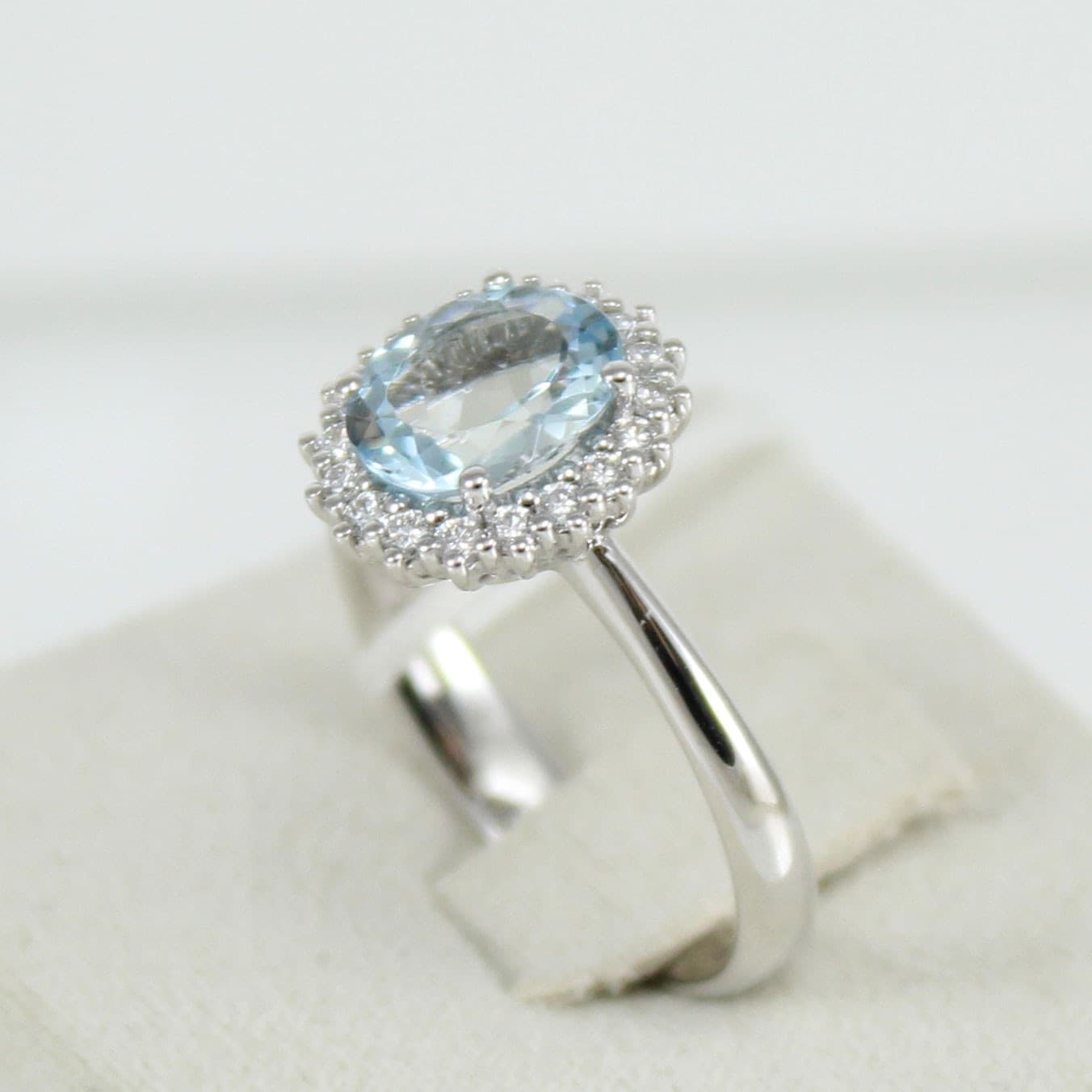 Anello donna classico Mirco Visconti in oro bianco con acquamarina e diamanti in Anelli Gioielleria Saba - Dolianova, commercioVirtuoso.it