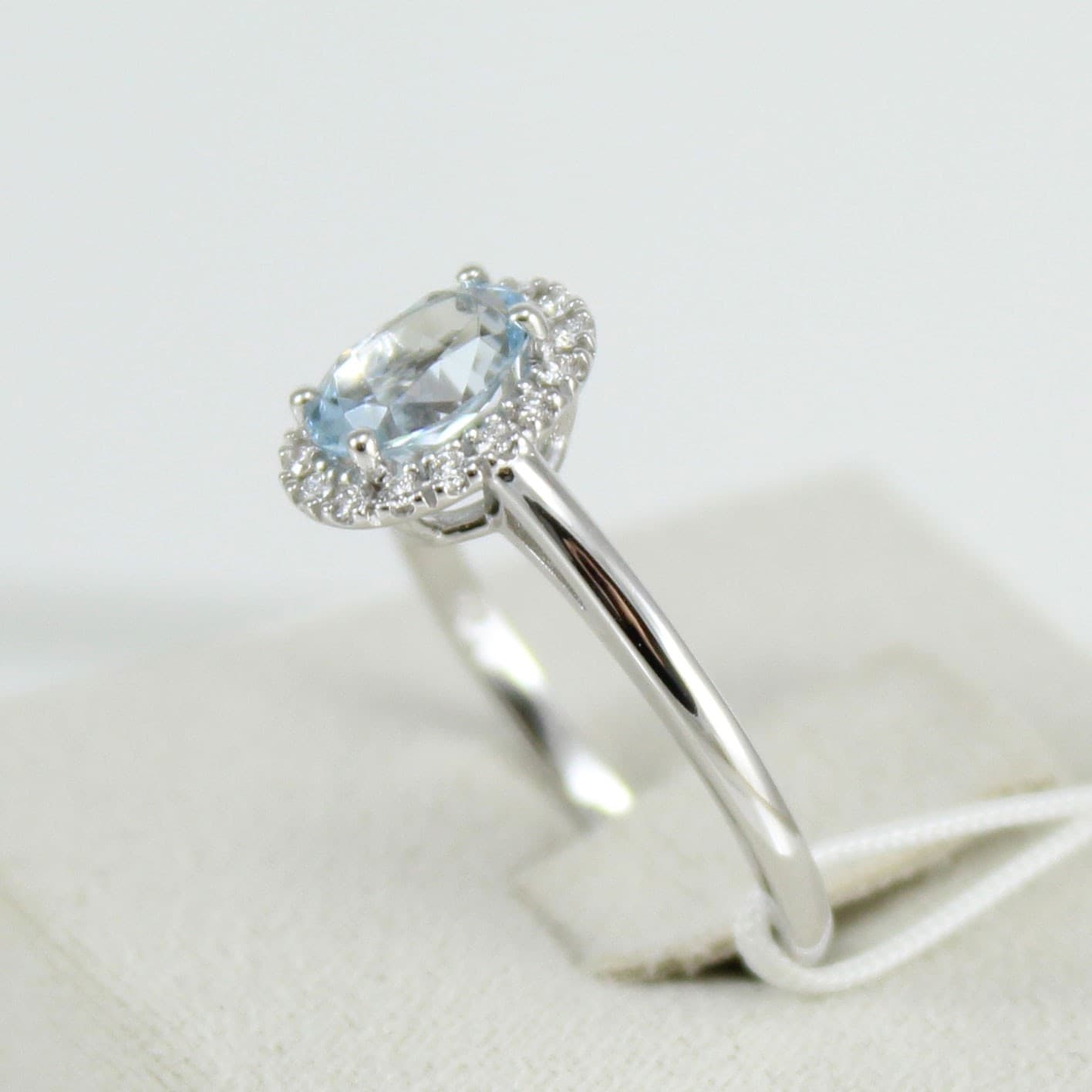 Anello donna classico Mirco Visconti in oro bianco con acquamarina e diamanti in Anelli Gioielleria Saba - Dolianova, commercioVirtuoso.it