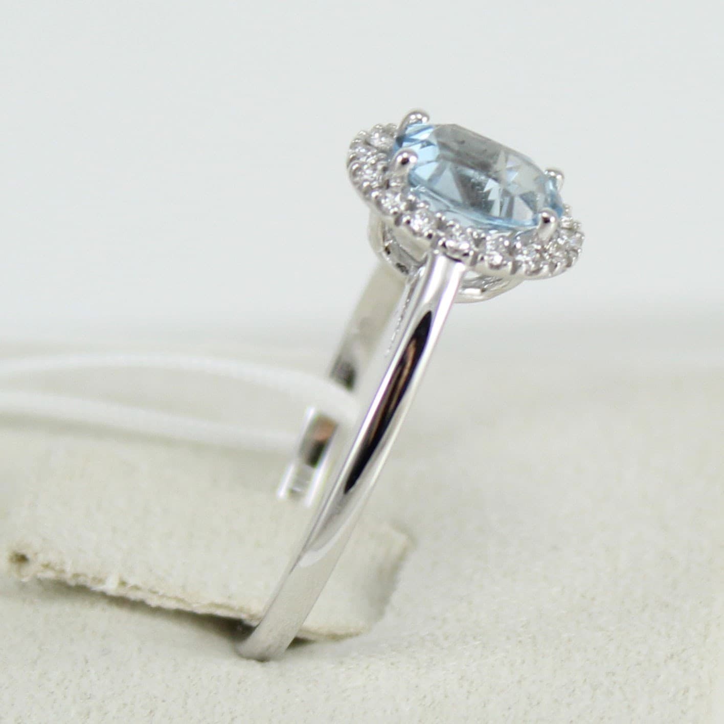 Anello donna classico Mirco Visconti in oro bianco con acquamarina e diamanti in Anelli Gioielleria Saba - Dolianova, commercioVirtuoso.it