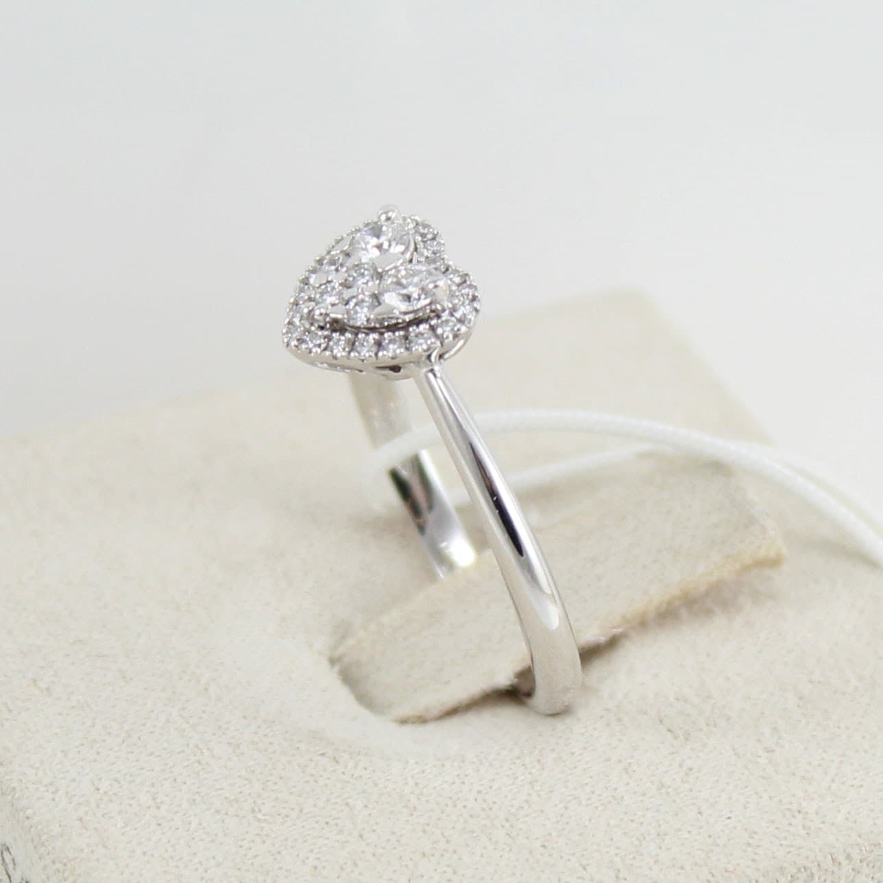Anello donna Mirco Visconti in oro bianco a cuore con diamanti in Anelli Gioielleria Saba - Dolianova, commercioVirtuoso.it