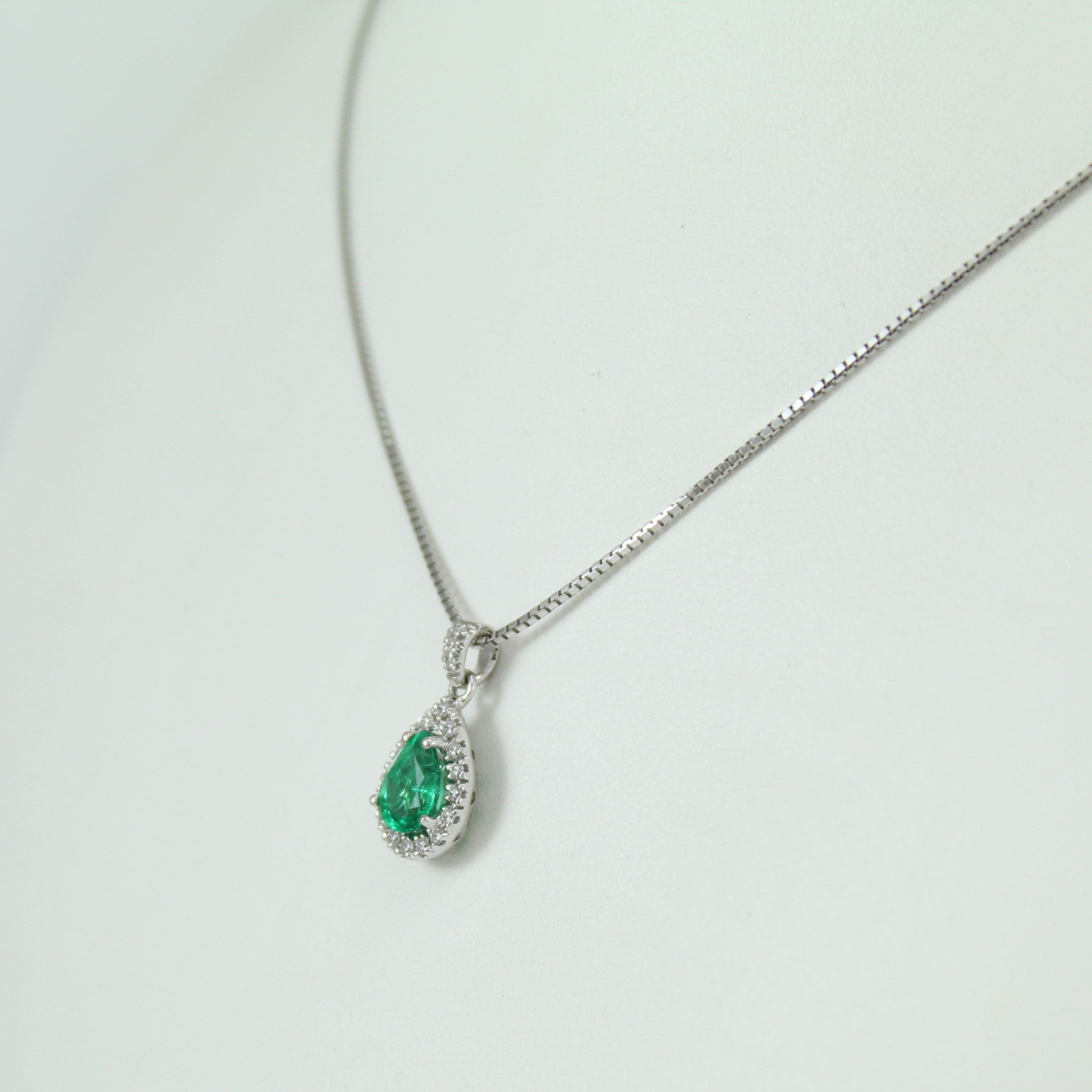 Collana Mirco Visconti in oro bianco smeraldo a goccia e diamanti in Collane Gioielleria Saba - Dolianova, commercioVirtuoso.it